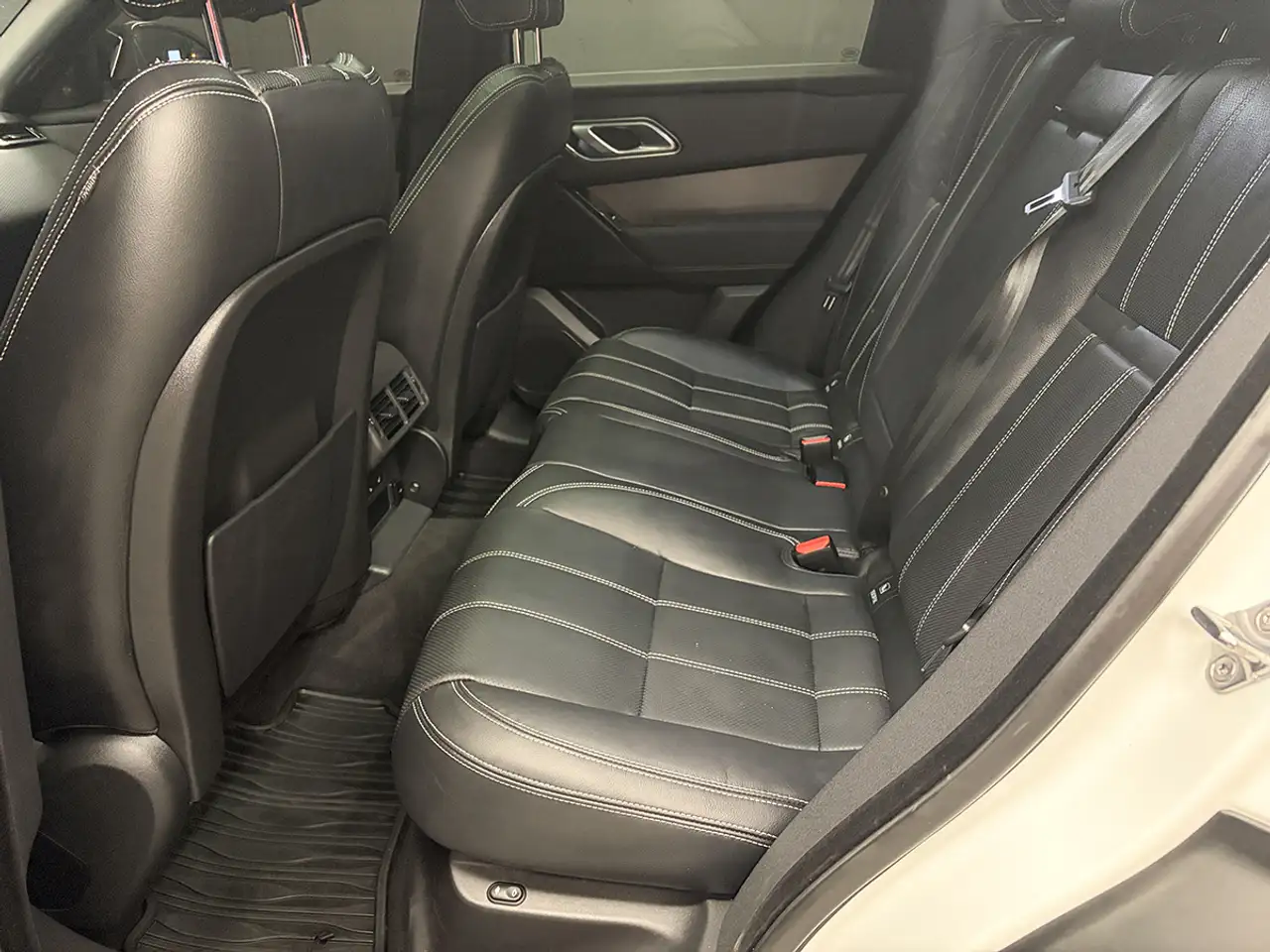 Land Rover Range Rover Velar photo Land Rover Range Rover Velar