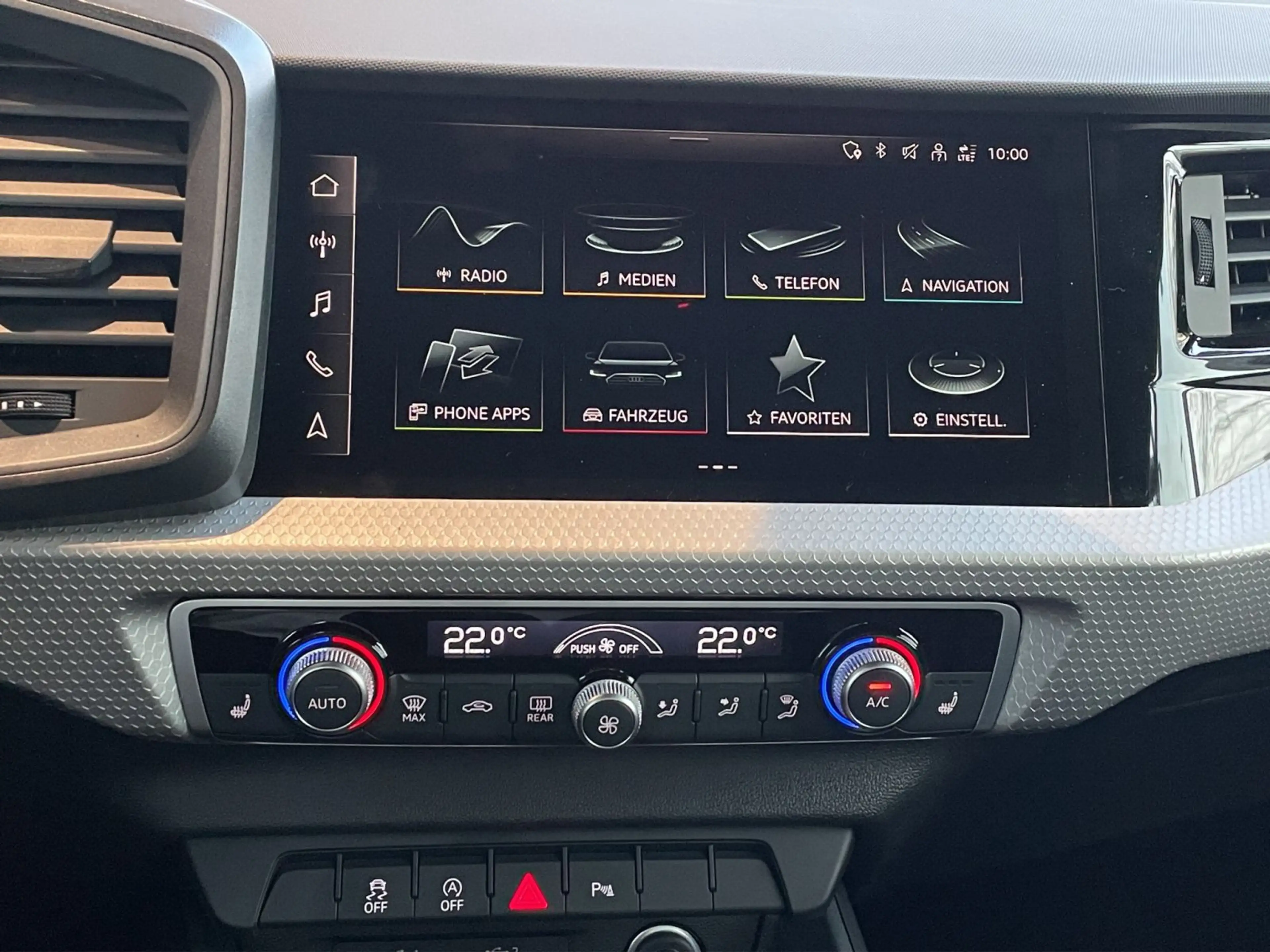 Audi A1 25 TFSI S line LED CarPlay PDC 17" — photo 12