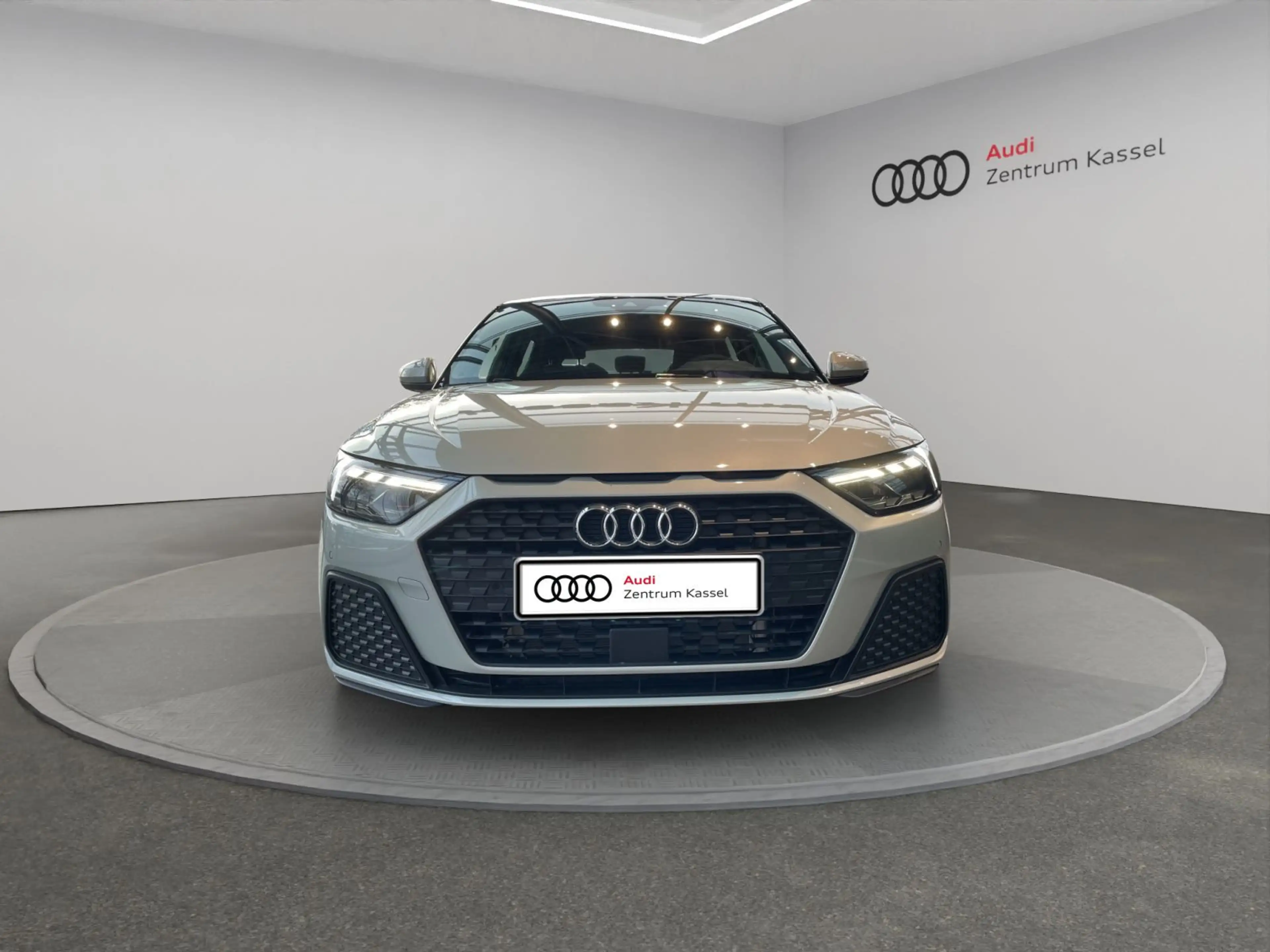 Audi A1 25 TFSI S line LED CarPlay PDC 17" — photo 8