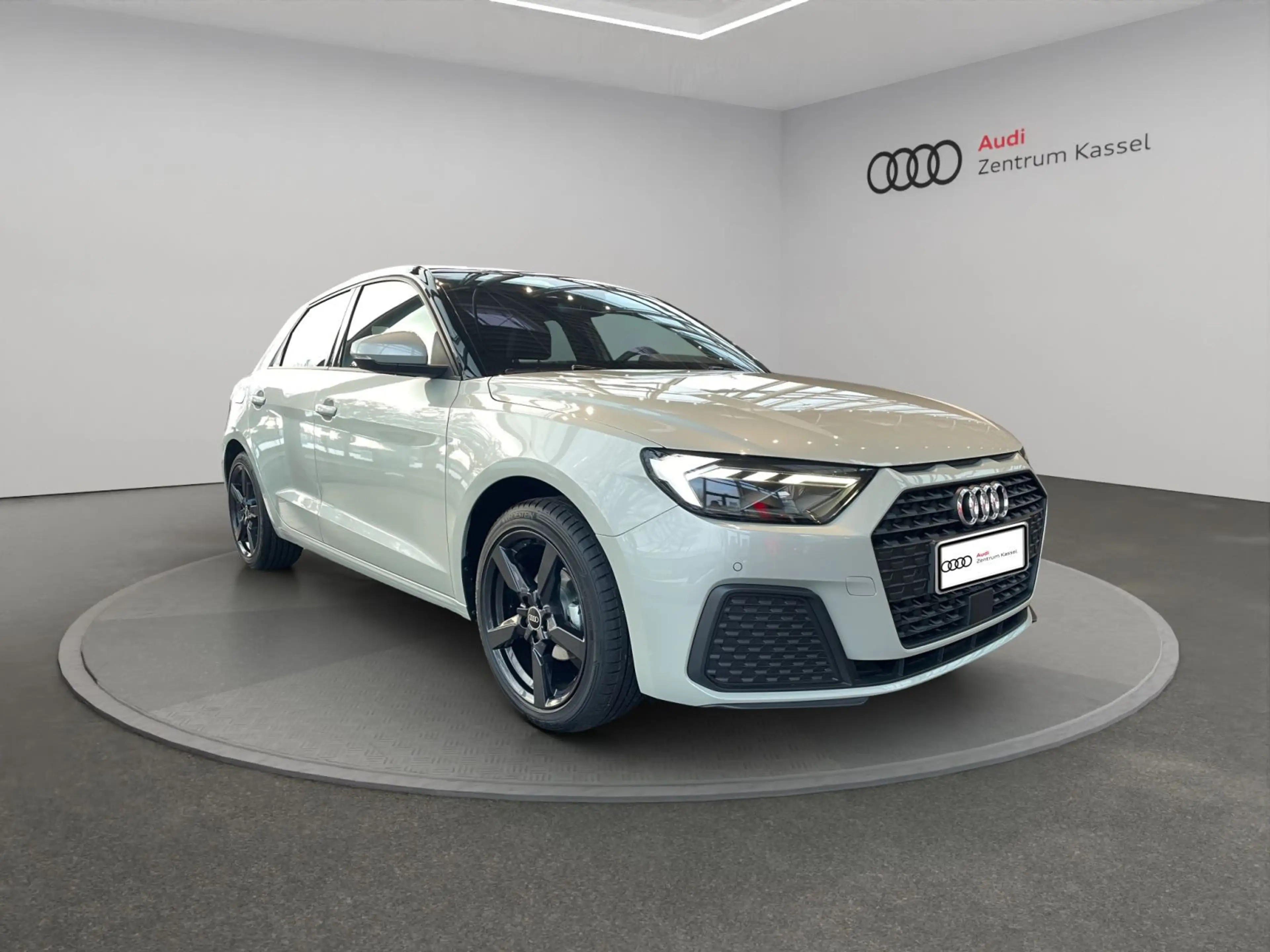 Audi A1 25 TFSI S line LED CarPlay PDC 17" — photo 7