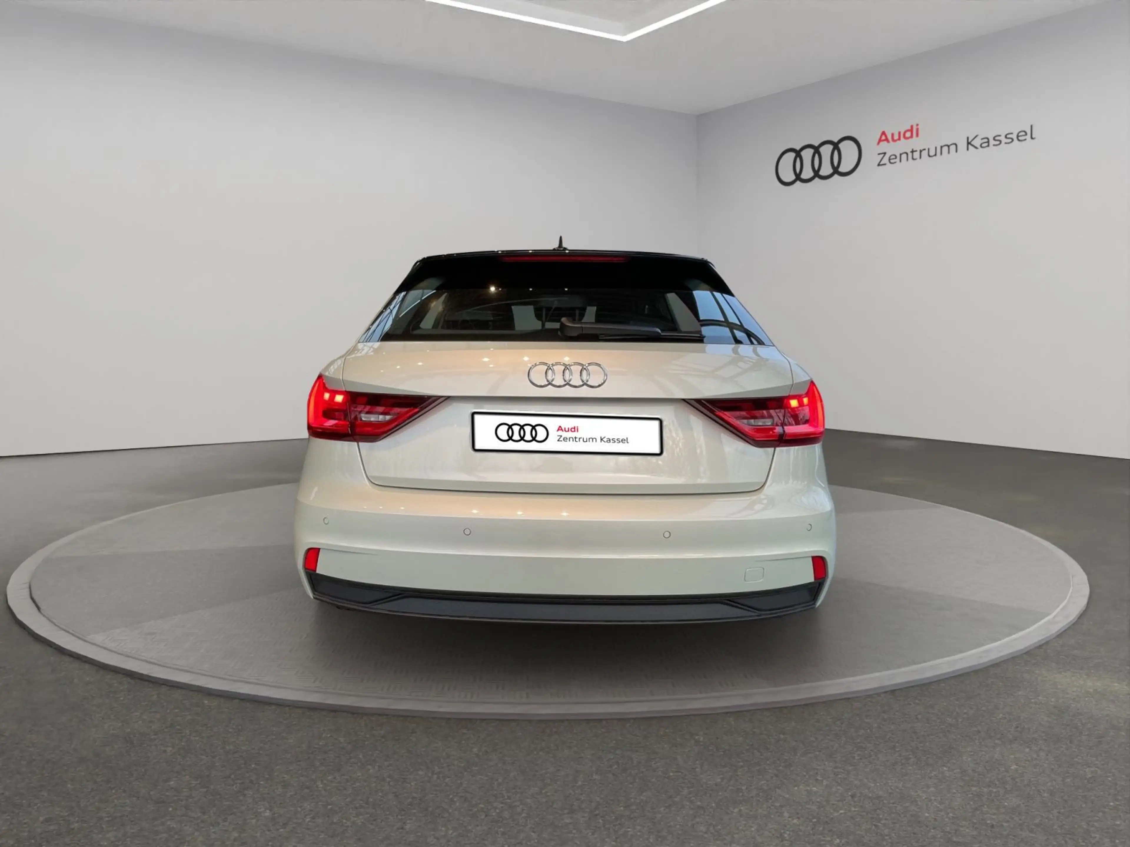 Audi A1 25 TFSI S line LED CarPlay PDC 17" — photo 5