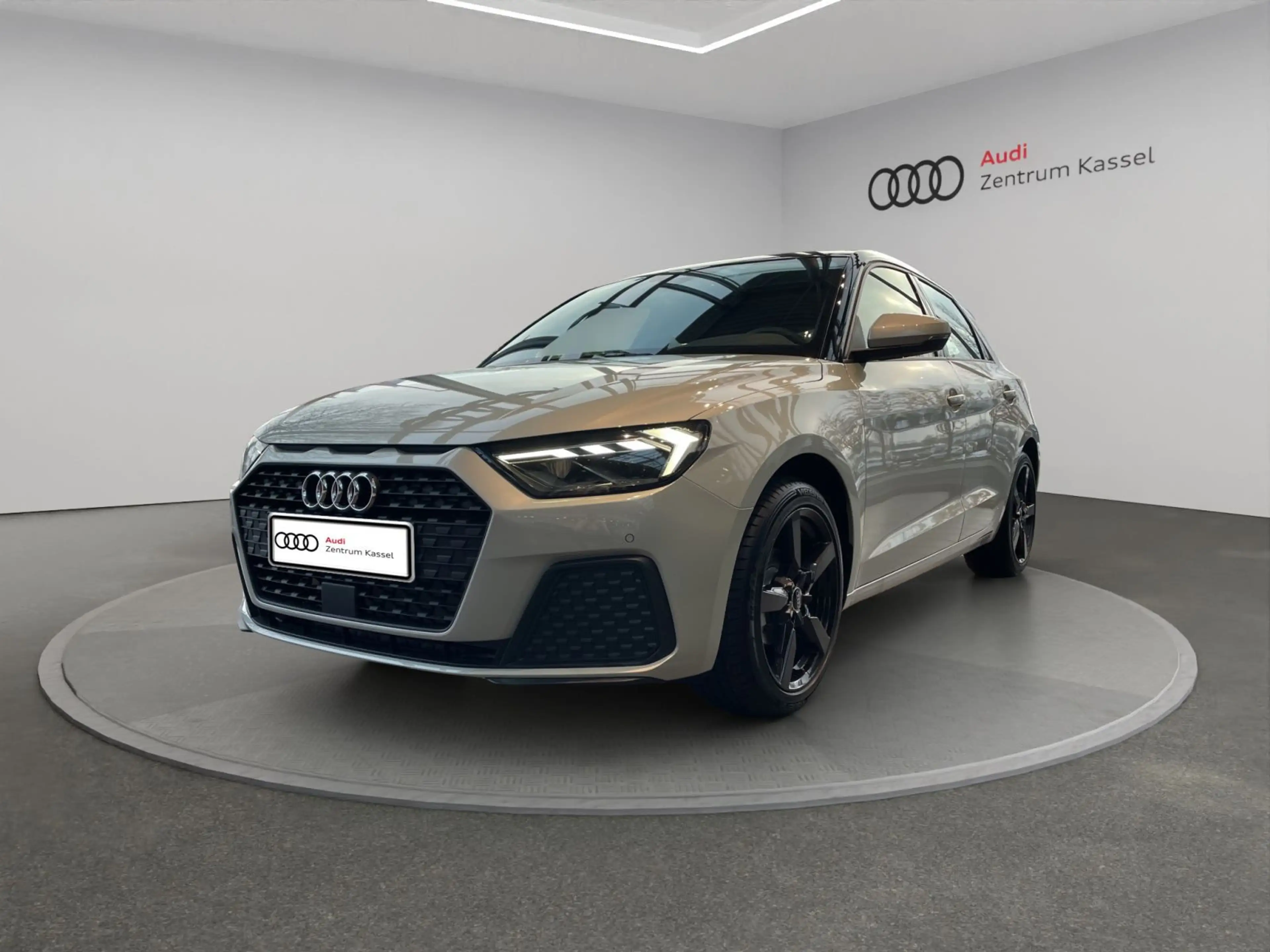Audi A1 25 TFSI S line LED CarPlay PDC 17" — photo 2