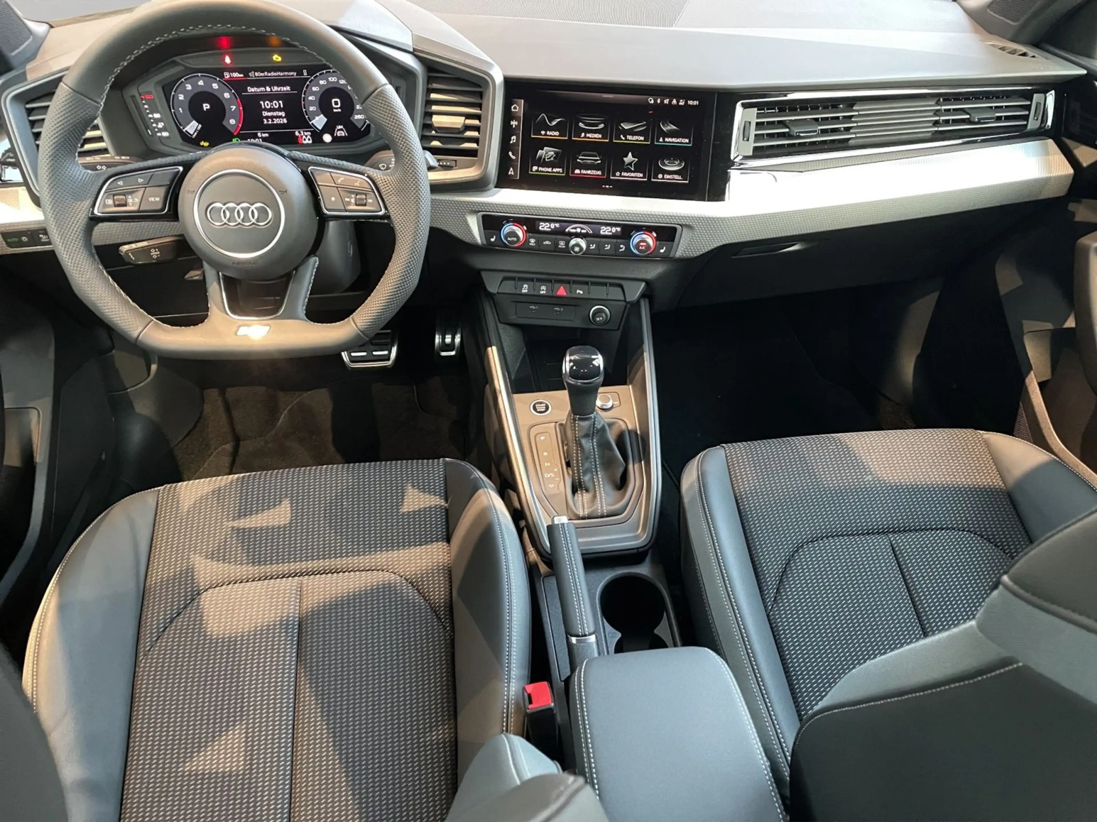Audi A1 25 TFSI S line LED CarPlay PDC 17" — photo 15