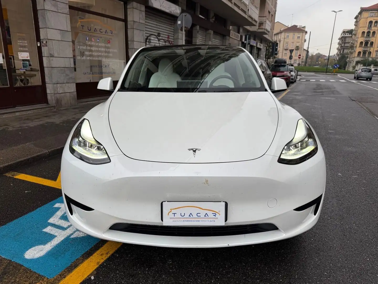 Tesla Model Y -- Standard Range / Standard Bianco - 2