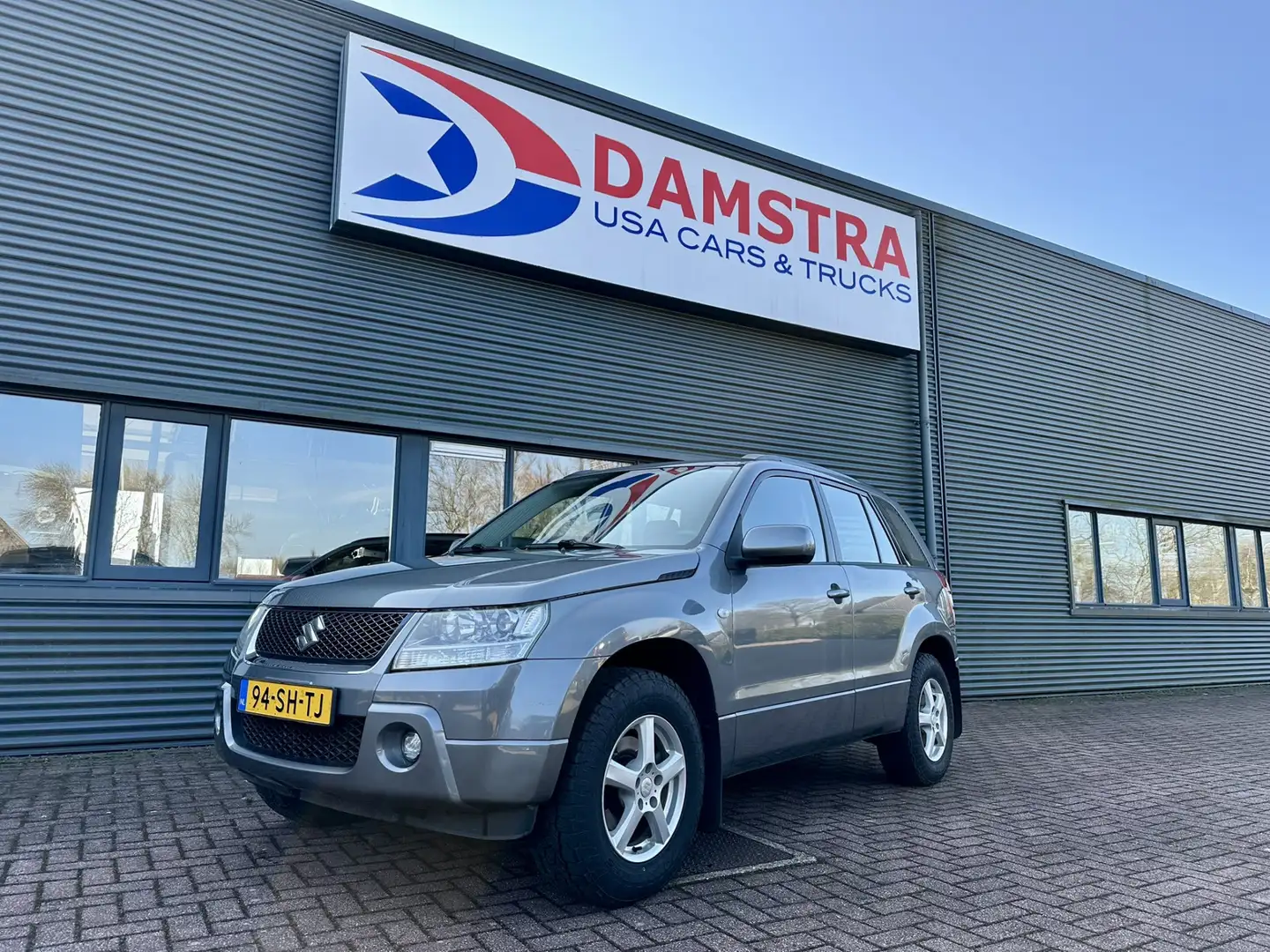 Suzuki Grand Vitara 2.0-16V Ecxlusive AWD Grau - 1