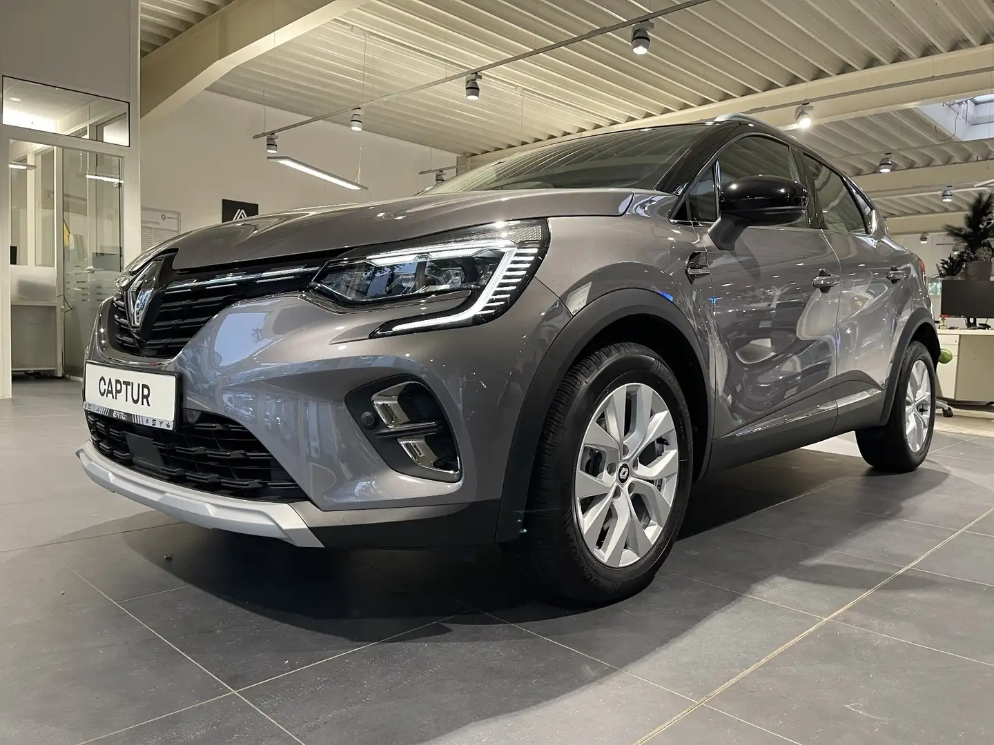 Renault Captur INTENS TCe 140PS EDC Grijs - 2
