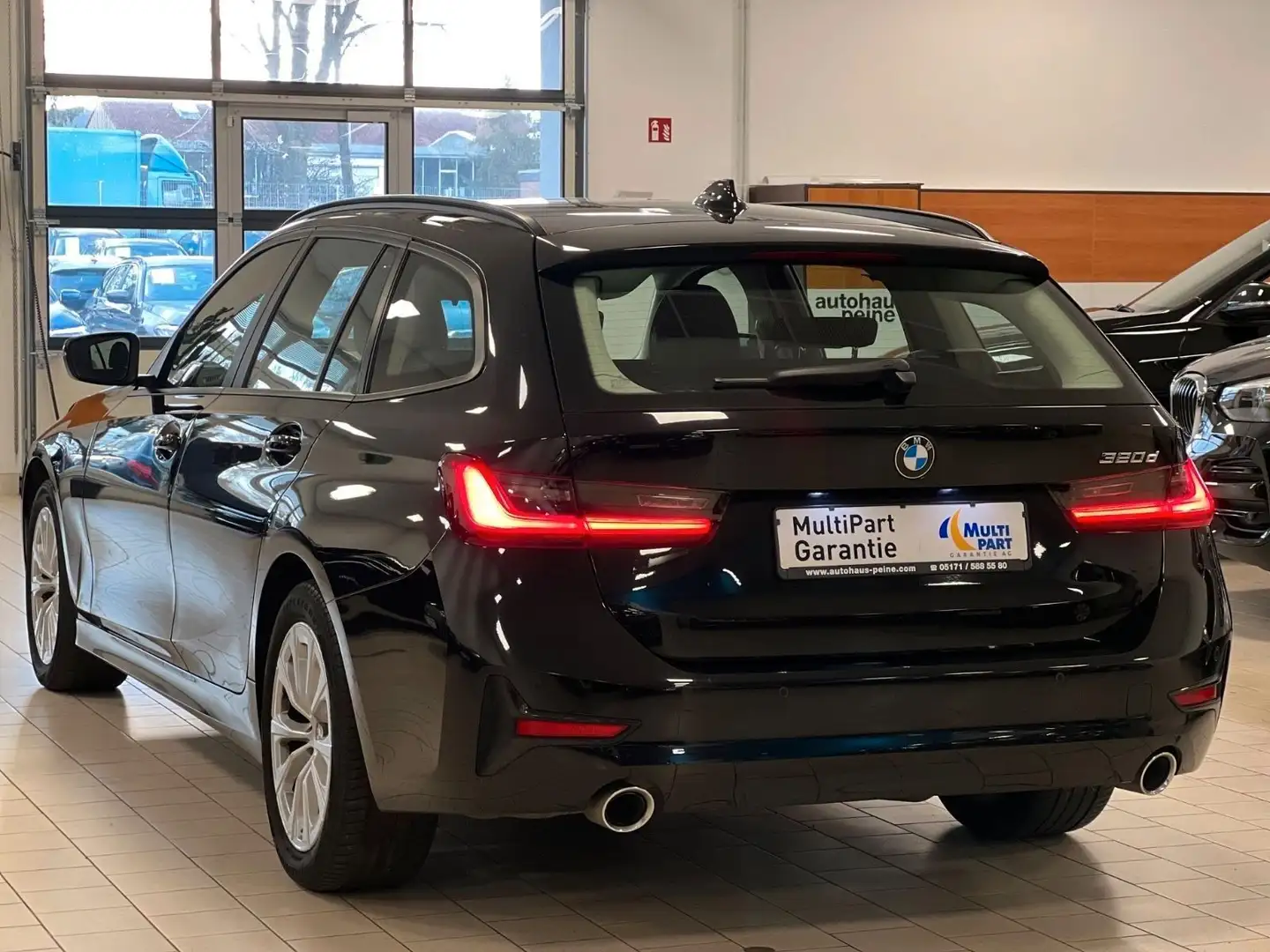 BMW 320 d Aut/LCProf/AG+/PDC/Tempomat/Hi-Fi Negro - 2