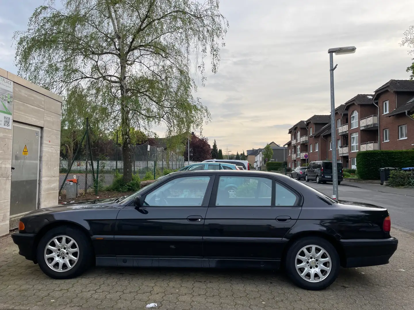 BMW 750 7er 750i Zwart - 1