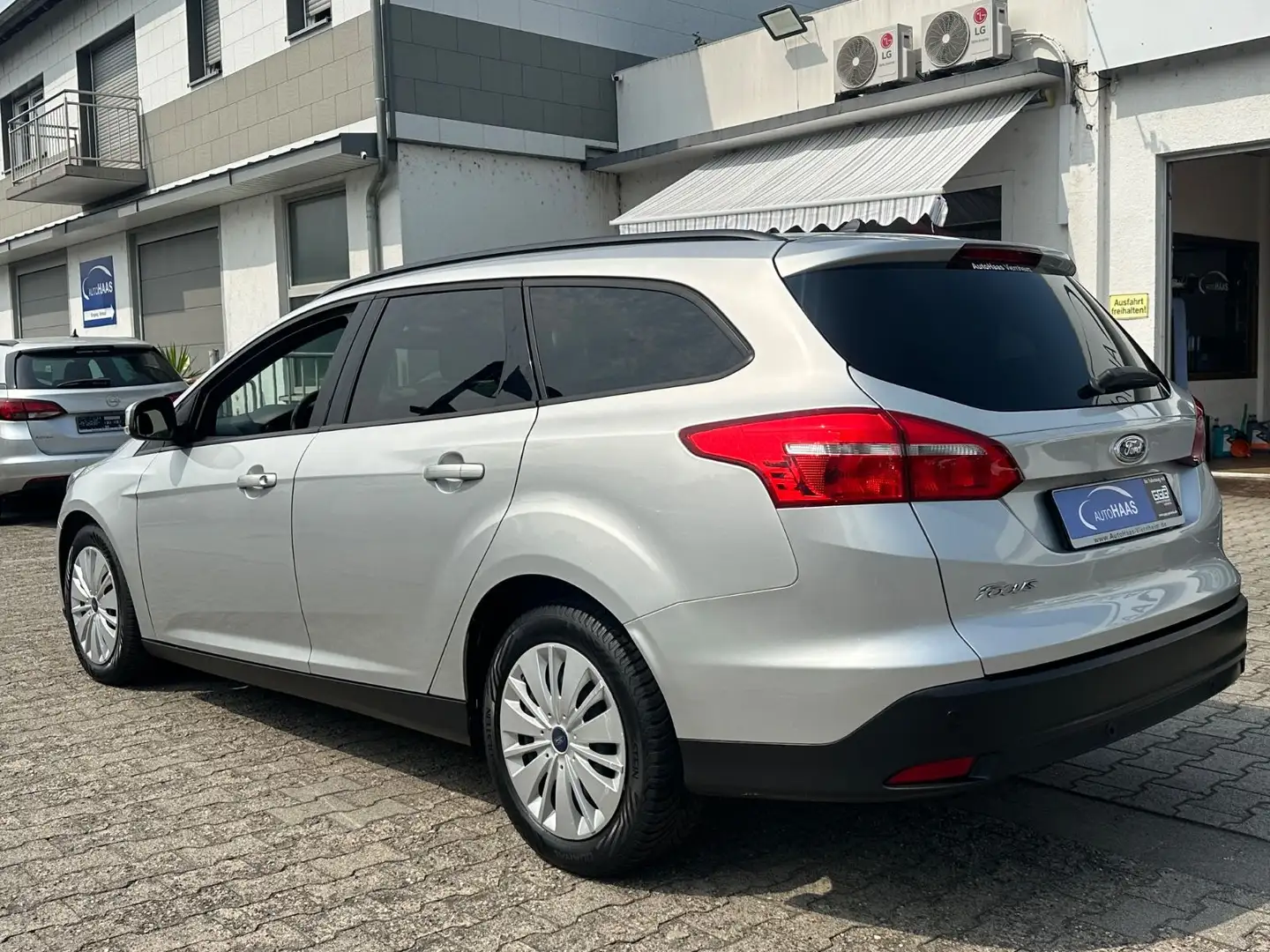 Ford Focus Turnier Business*Navi*AppLink* Silber - 2