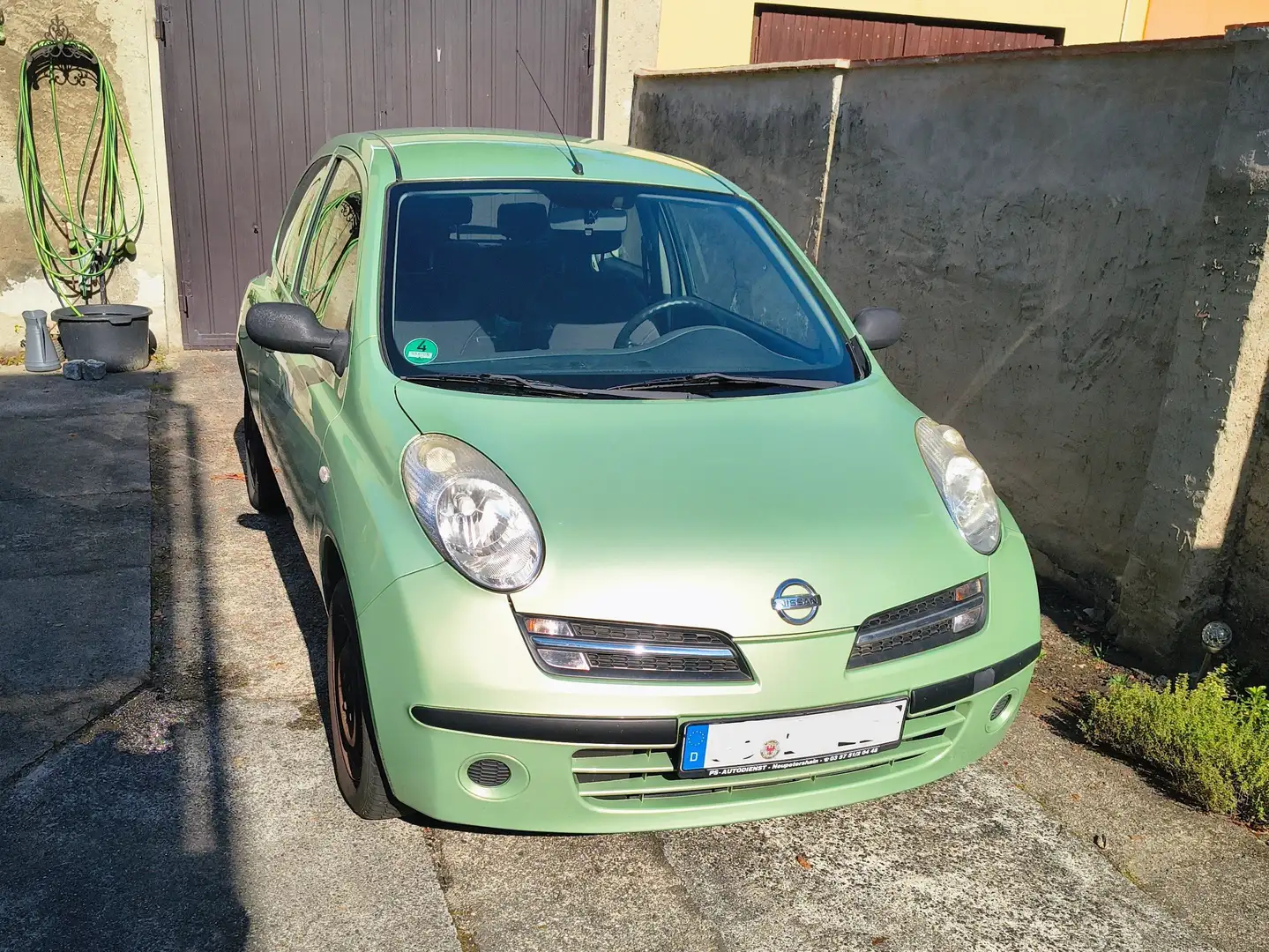 Nissan Micra TÜV bis 2027 Grün - 1