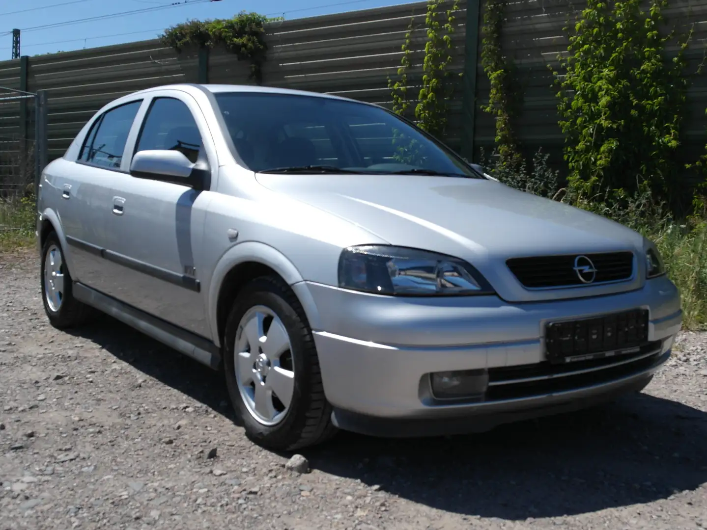 Opel Astra 1.6 Tüv Au 06/2027 weinge gelaufen Argento - 1