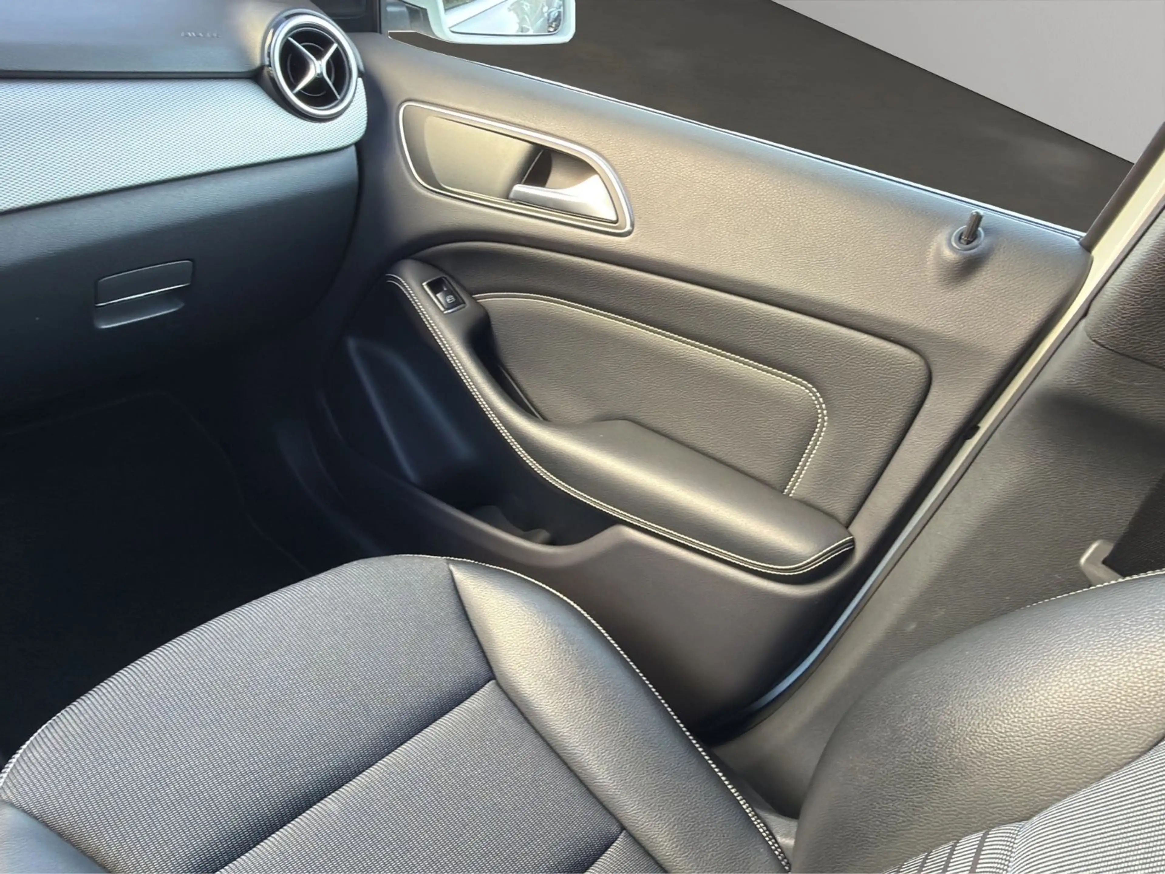 Mercedes-Benz B 220 4Matic Automatik 1.Hand MB-Scheckheft — photo 14
