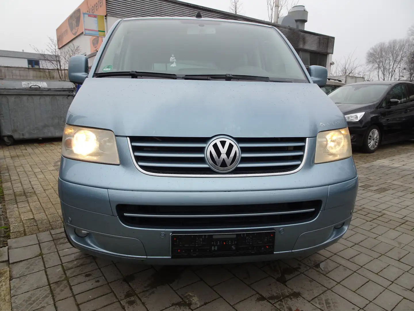 Volkswagen T5 California Multivan Atlantis-Navi-2xPDC-7Sitze-SHZ-AHK-Top 1A Grau - 2