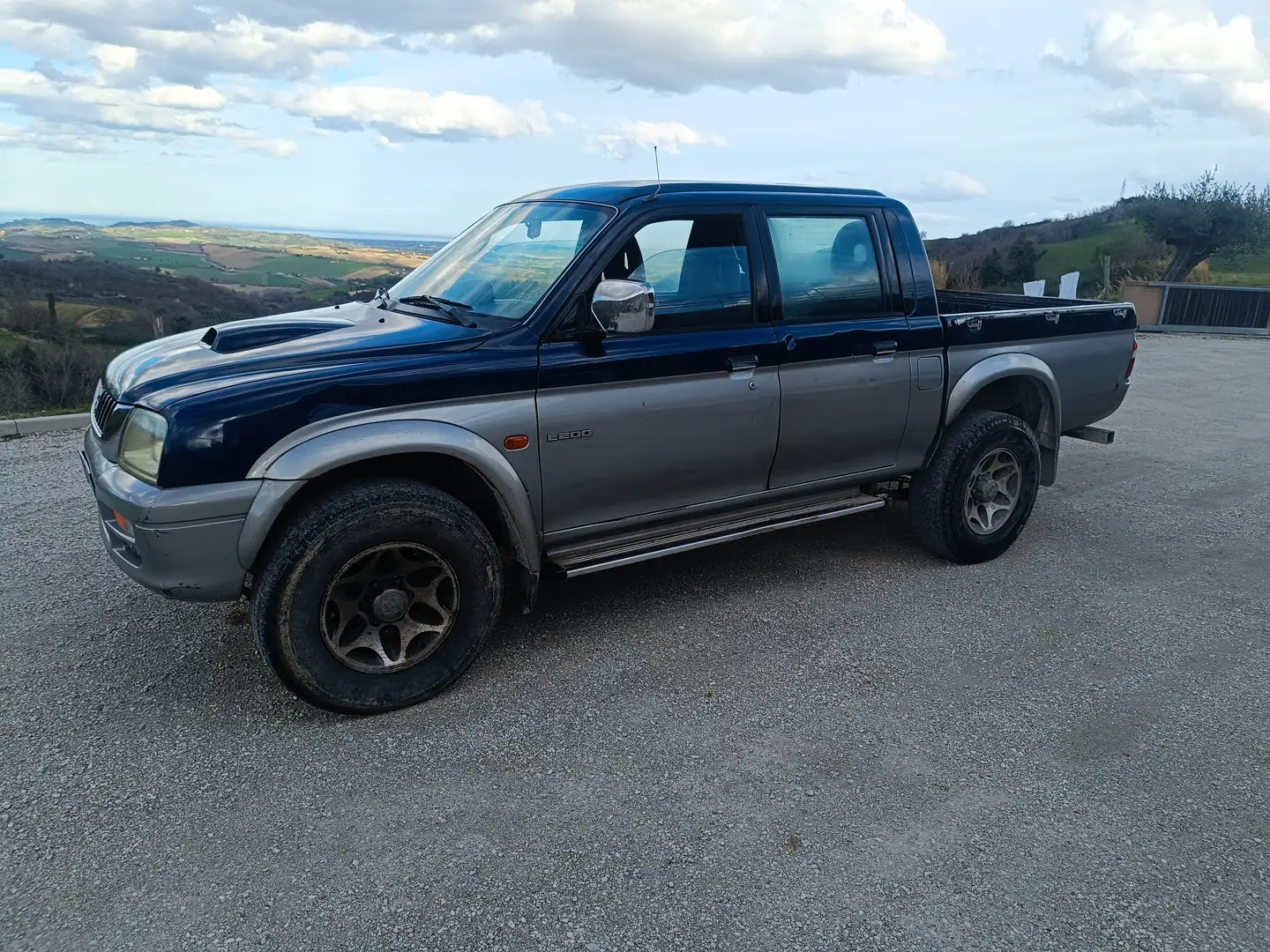 Mitsubishi L200 Azul - 1
