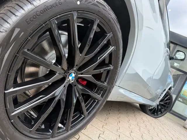 BMW X5 view 3
