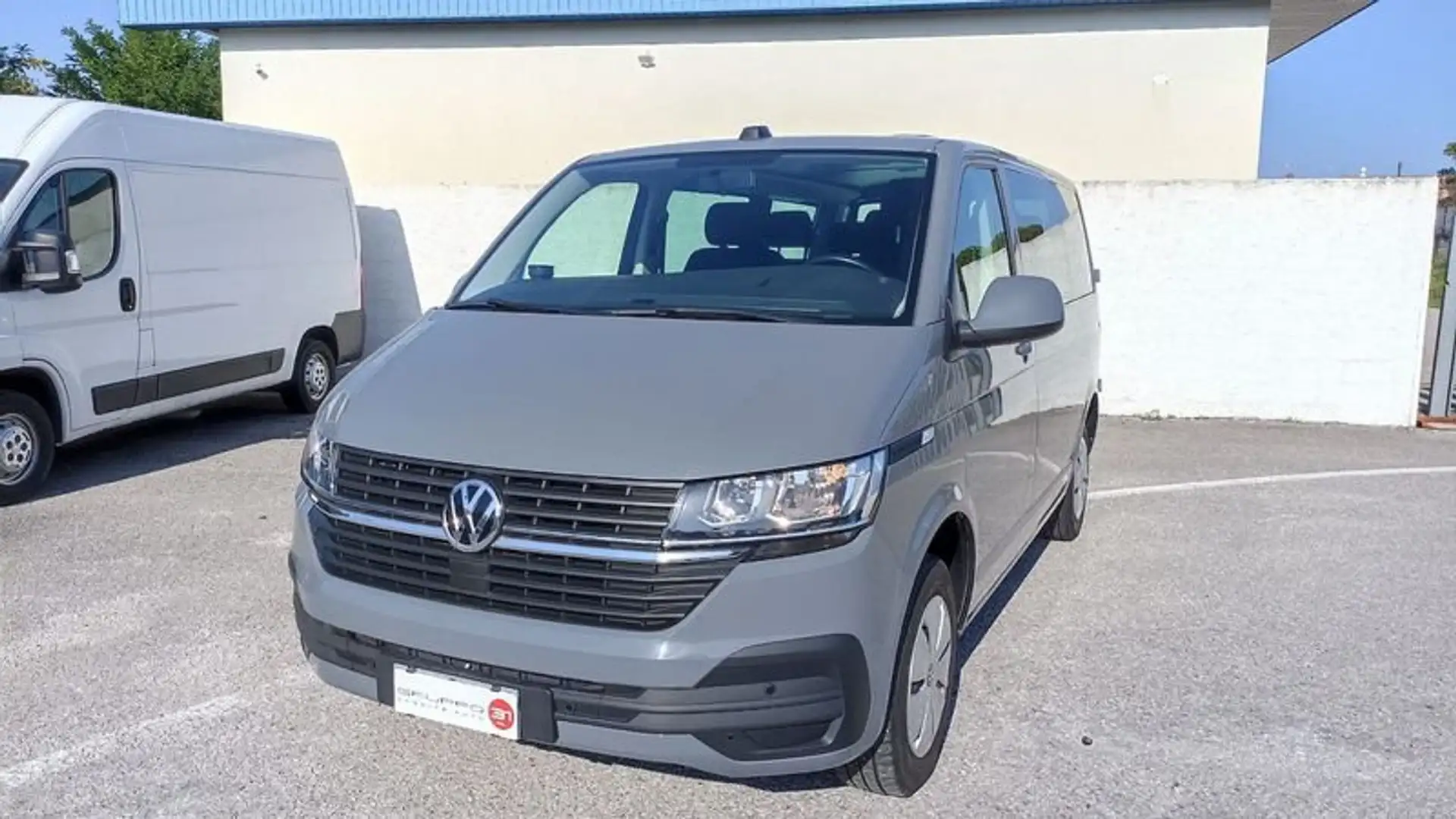 Volkswagen T6 Caravelle 2.0 TDI 150CV PC Comfortline Gris - 1