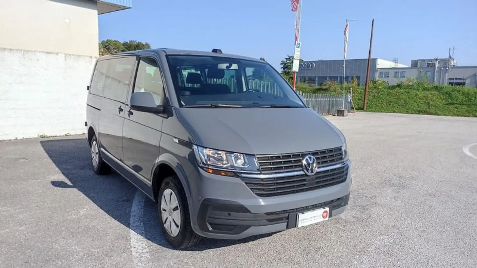 Volkswagen T6 Caravelle 2.0 TDI 150CV PC Comfortline Gris - 2