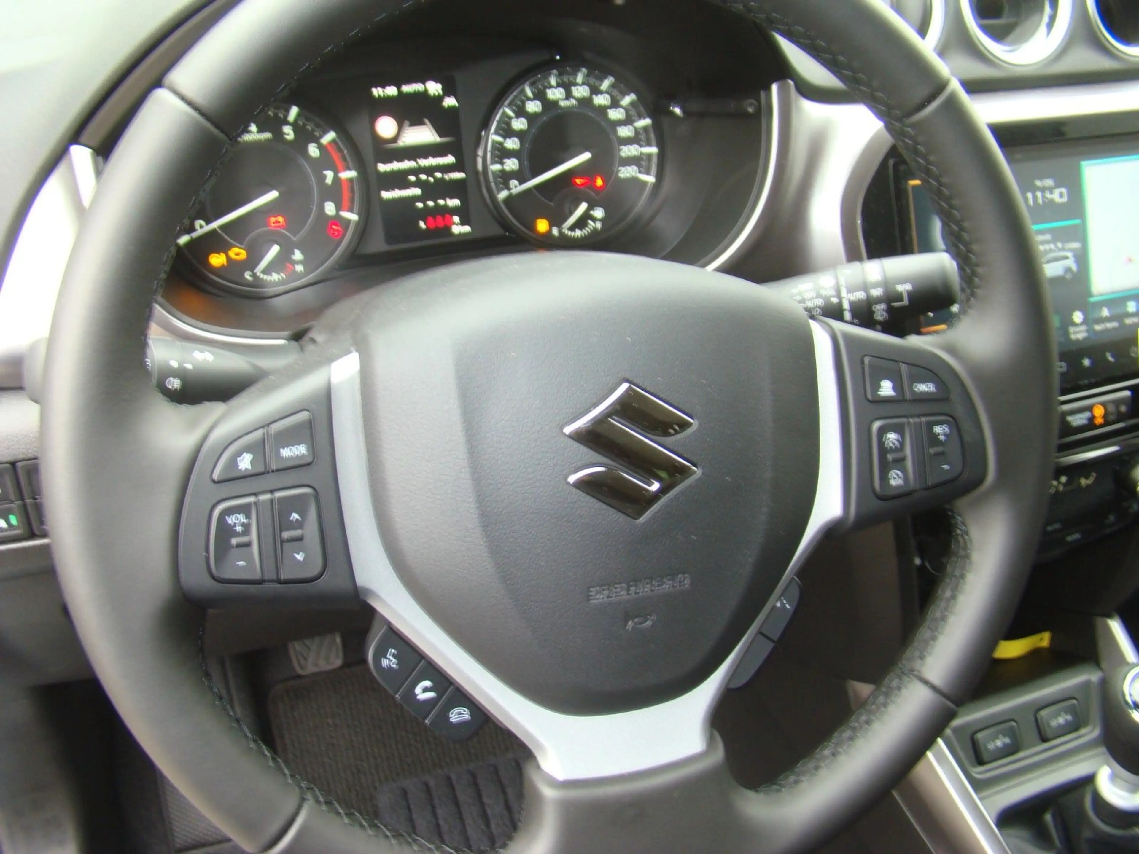 Suzuki Vitara 1.4 BOOSTERJET Hybrid Comfort Allgrip — photo 26
