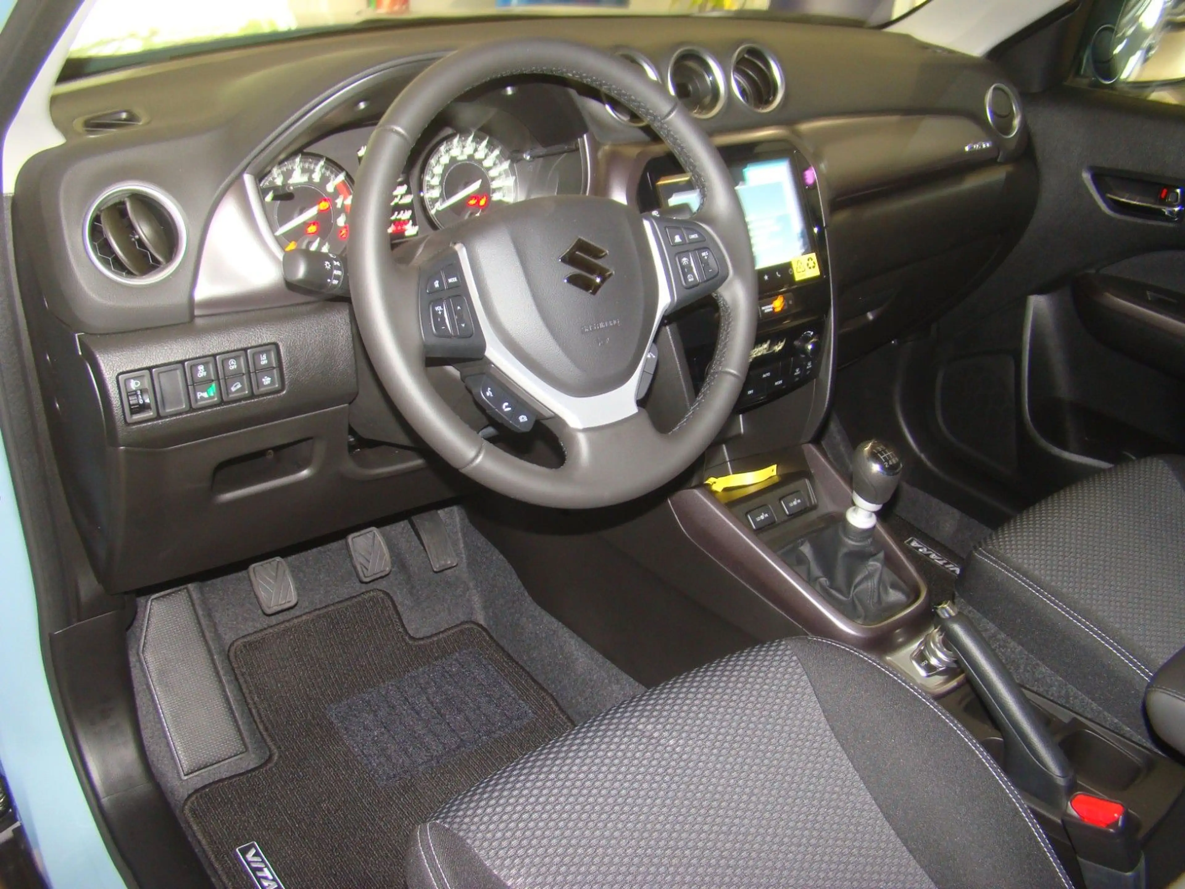 Suzuki Vitara 1.4 BOOSTERJET Hybrid Comfort Allgrip — photo 38