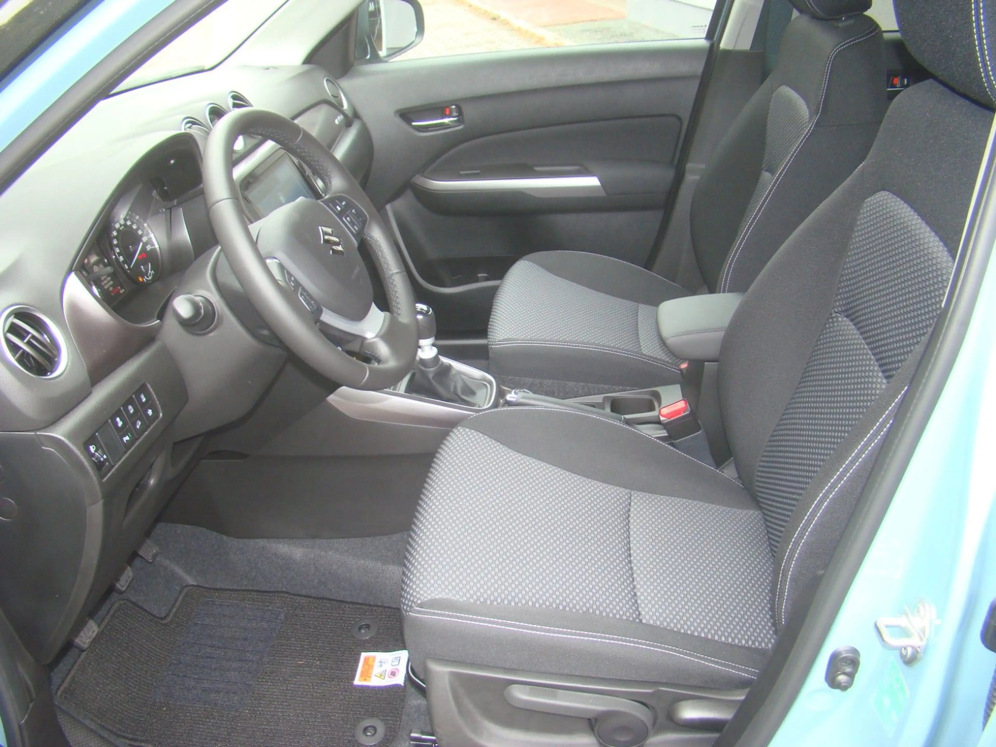 Suzuki Vitara 1.4 BOOSTERJET Hybrid Comfort Allgrip — photo 40