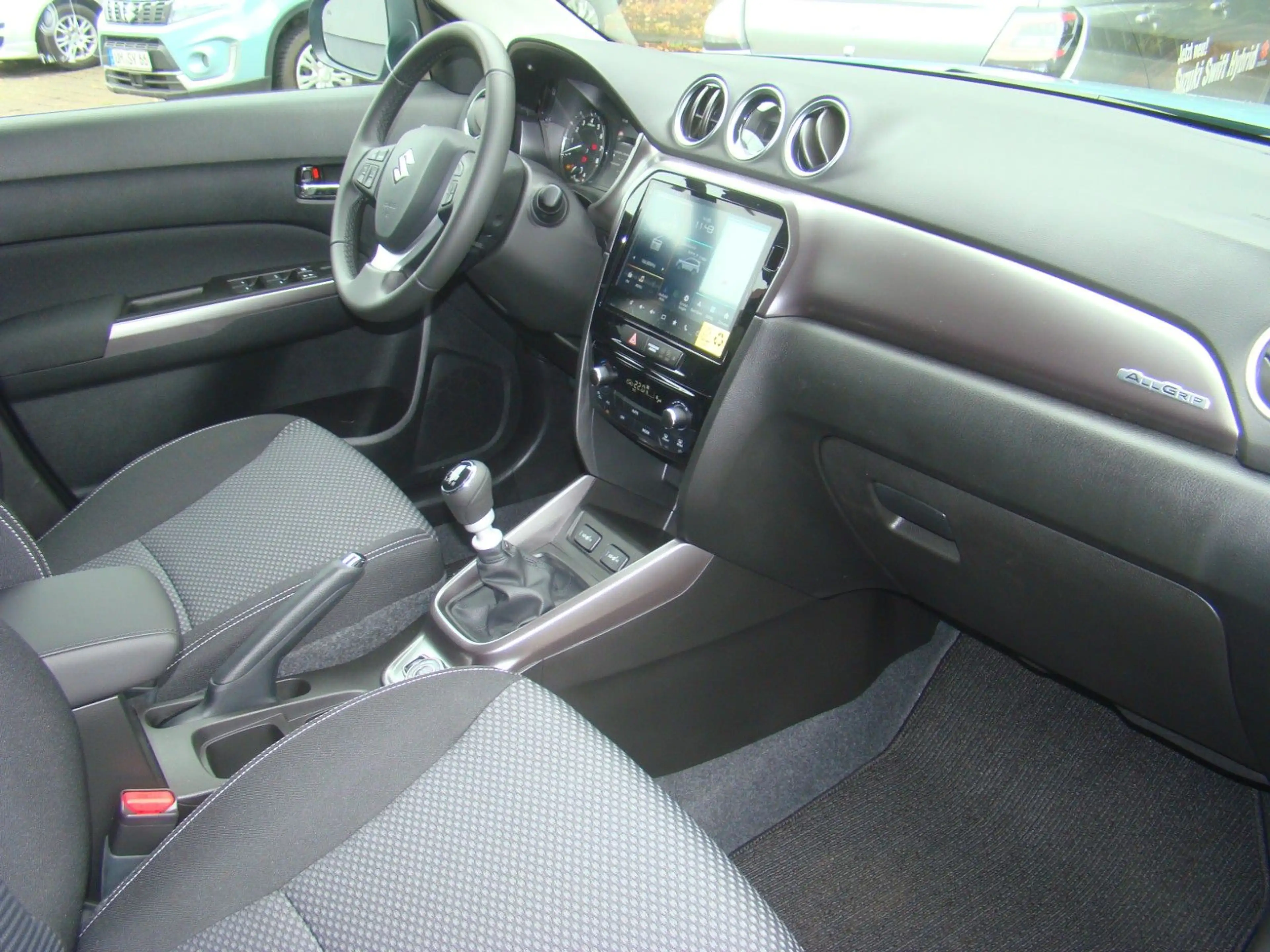 Suzuki Vitara 1.4 BOOSTERJET Hybrid Comfort Allgrip — photo 42