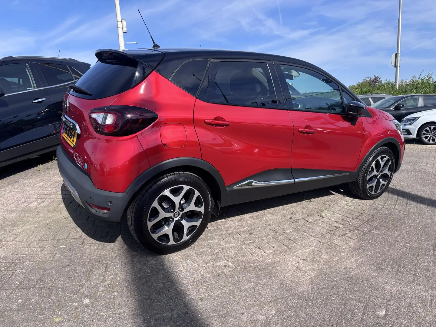 Renault Captur 0.9 TCe Intens | Navigatie | Achteruitrijcamera | Rot - 2