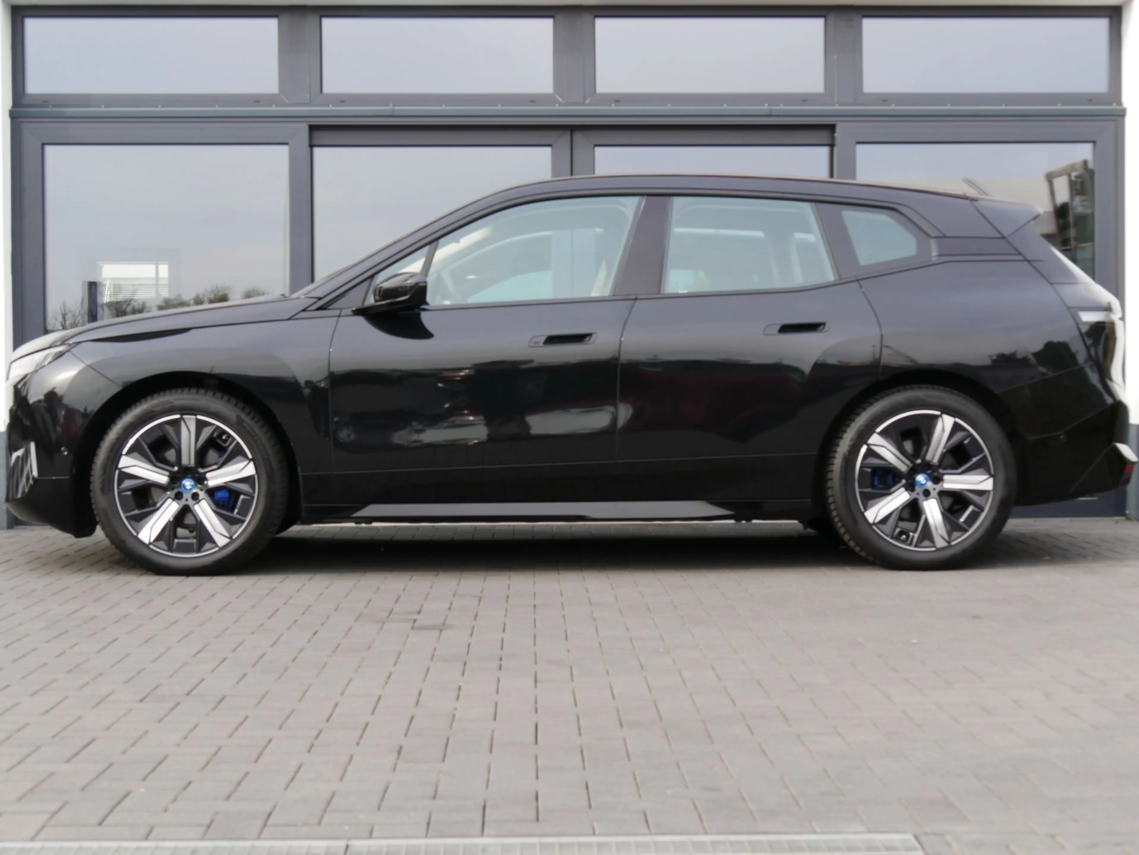 BMW iX xDrive40 1. HAND HEAD UP — photo 12