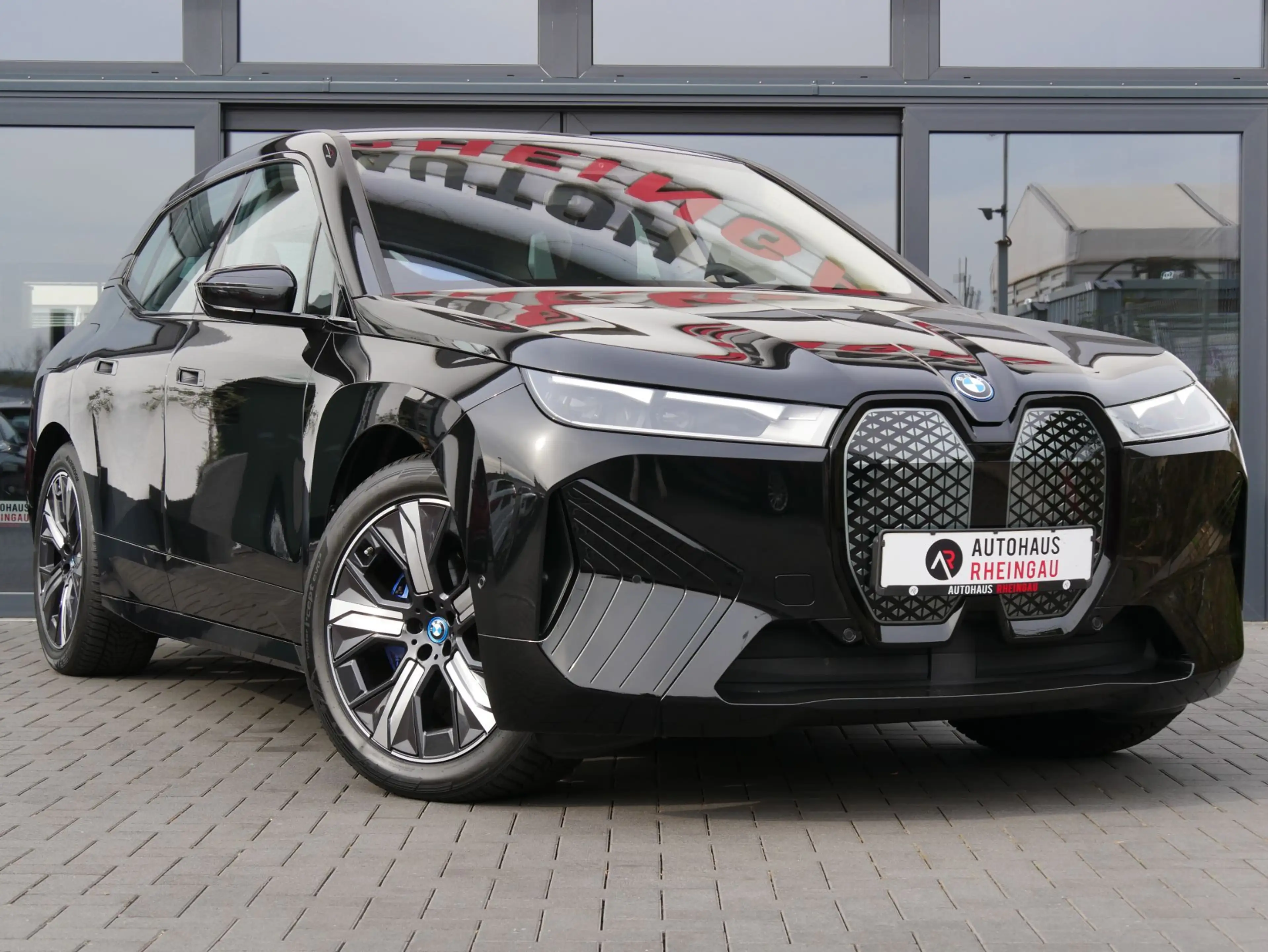 BMW iX xDrive40 1. HAND HEAD UP — photo 6