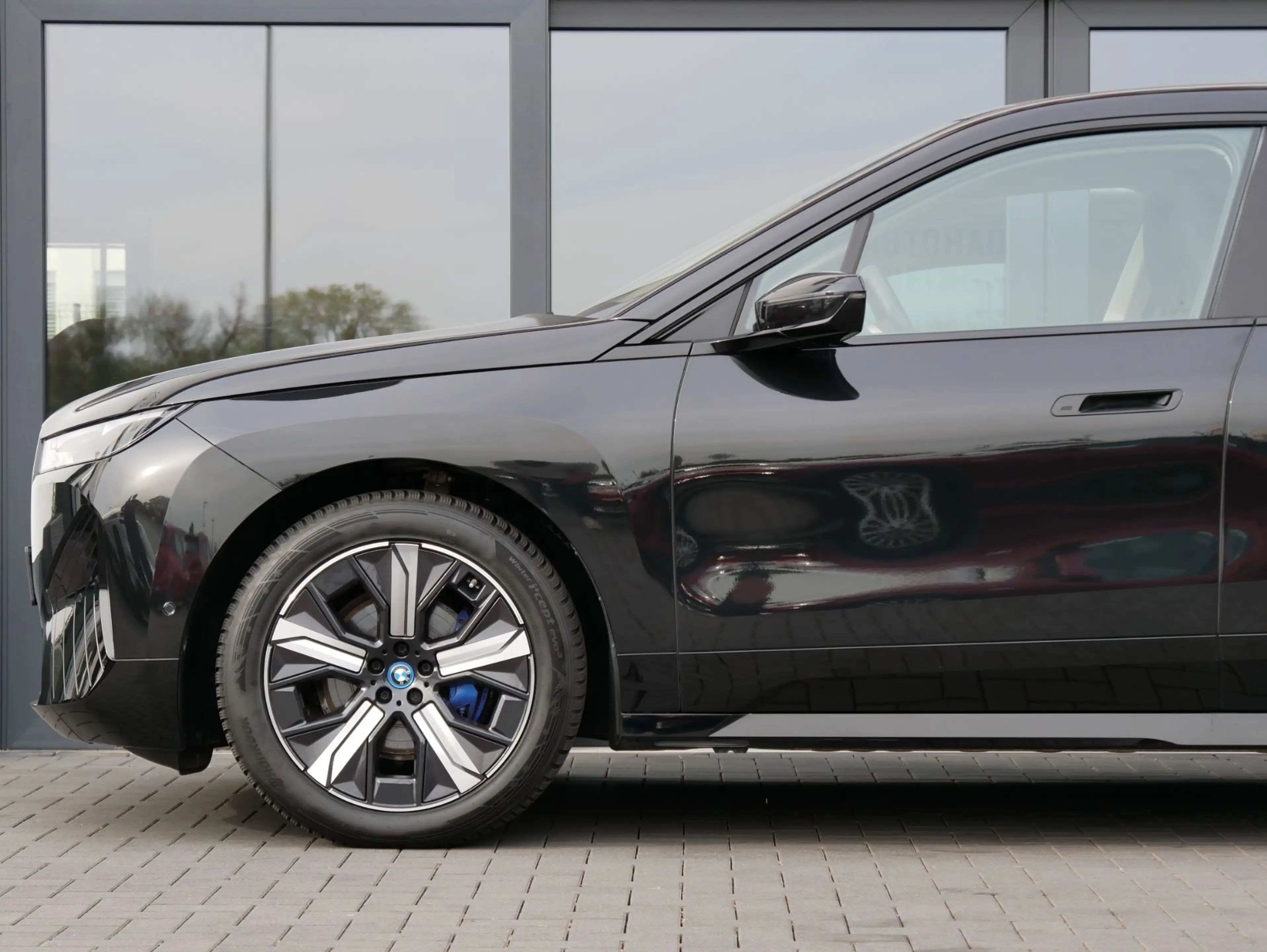 BMW iX xDrive40 1. HAND HEAD UP — photo 13