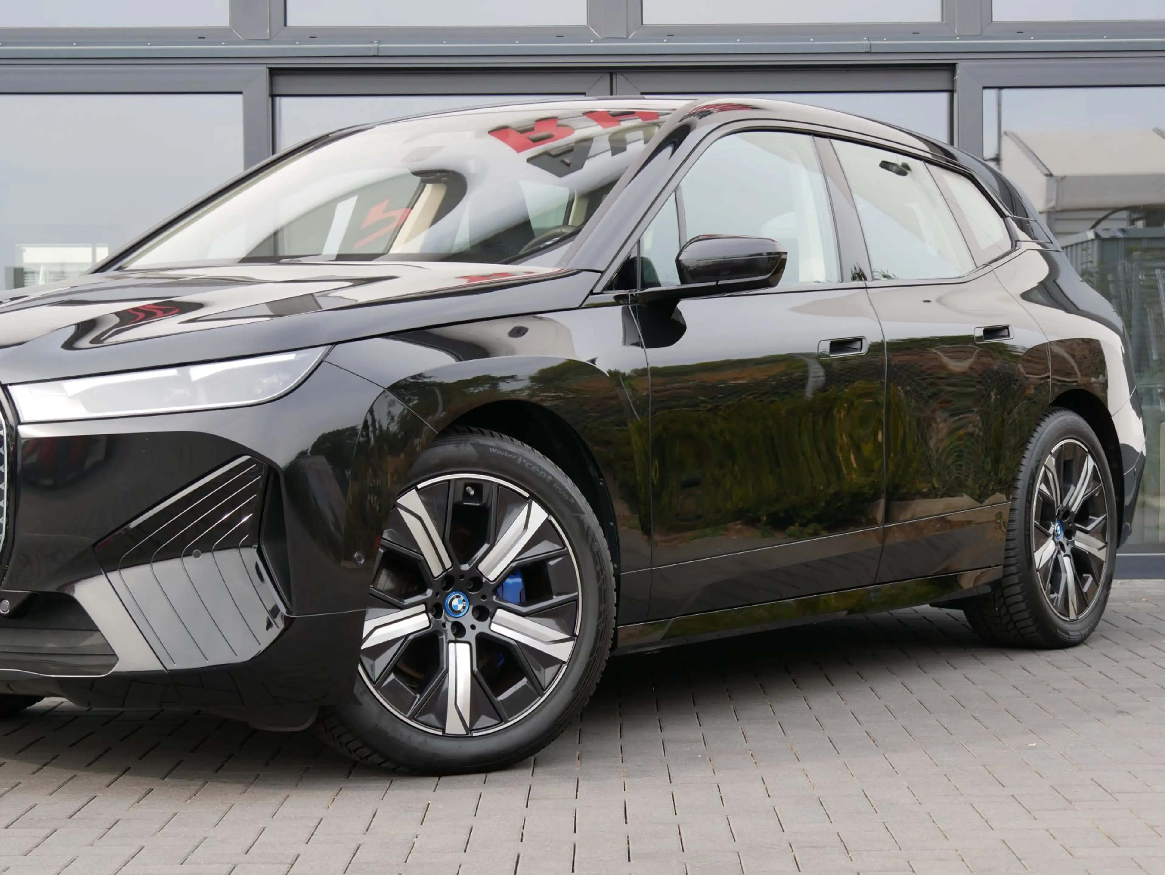 BMW iX xDrive40 1. HAND HEAD UP — photo 3