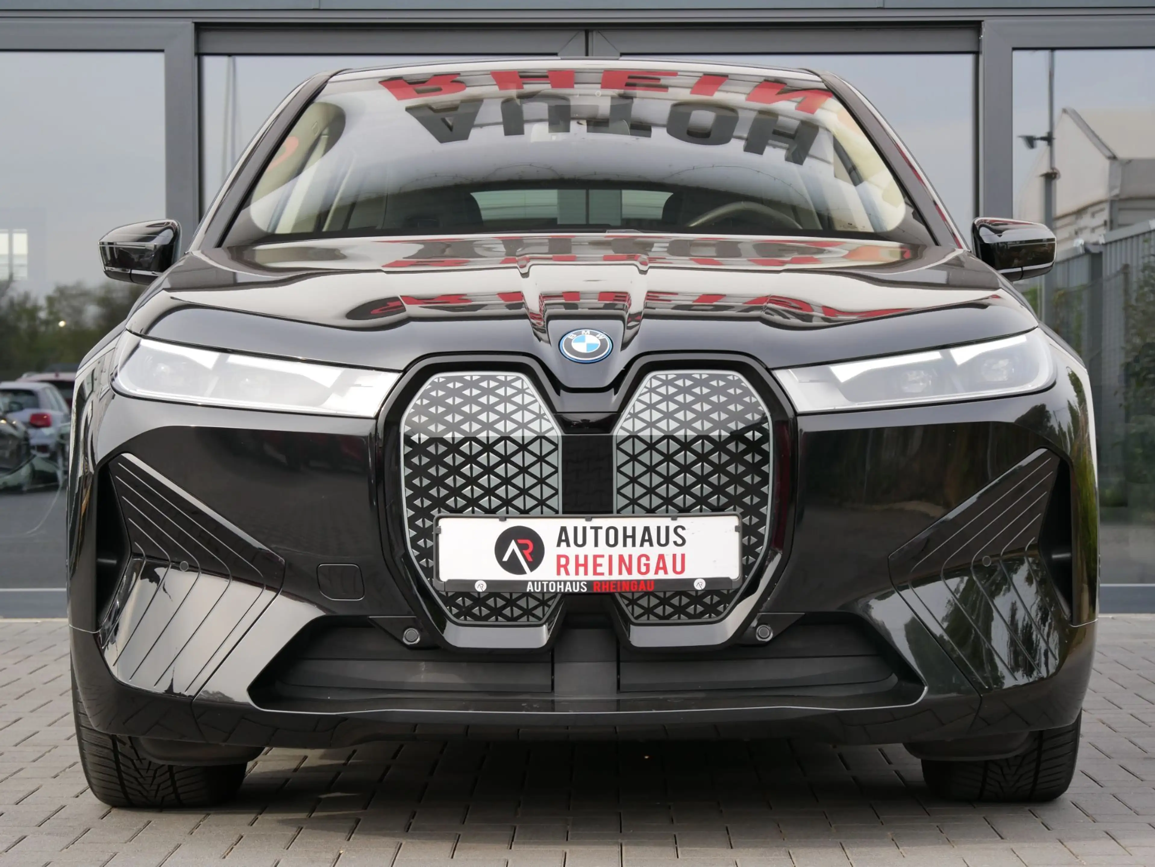 BMW iX xDrive40 1. HAND HEAD UP — photo 4