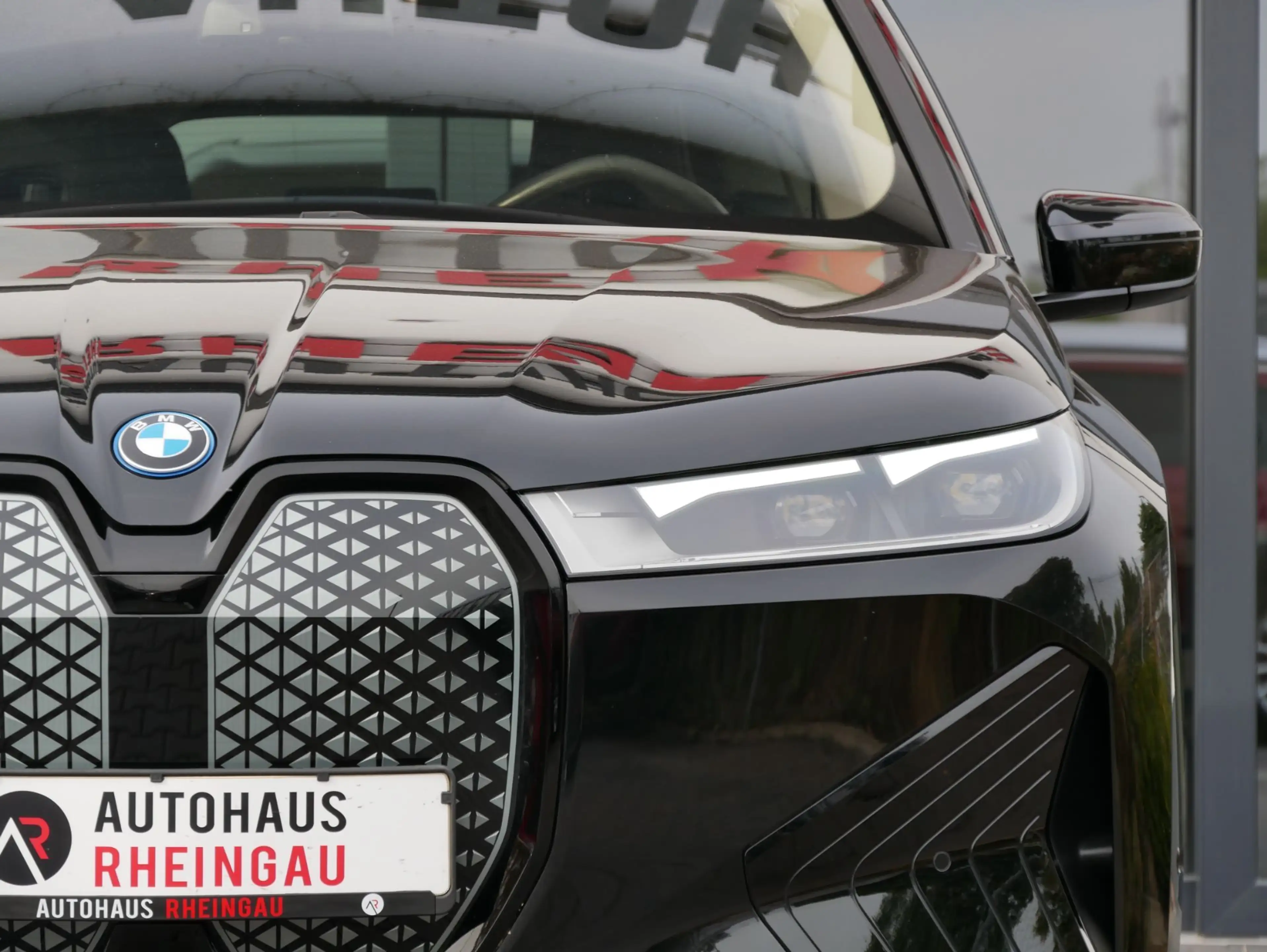 BMW iX xDrive40 1. HAND HEAD UP — photo 5