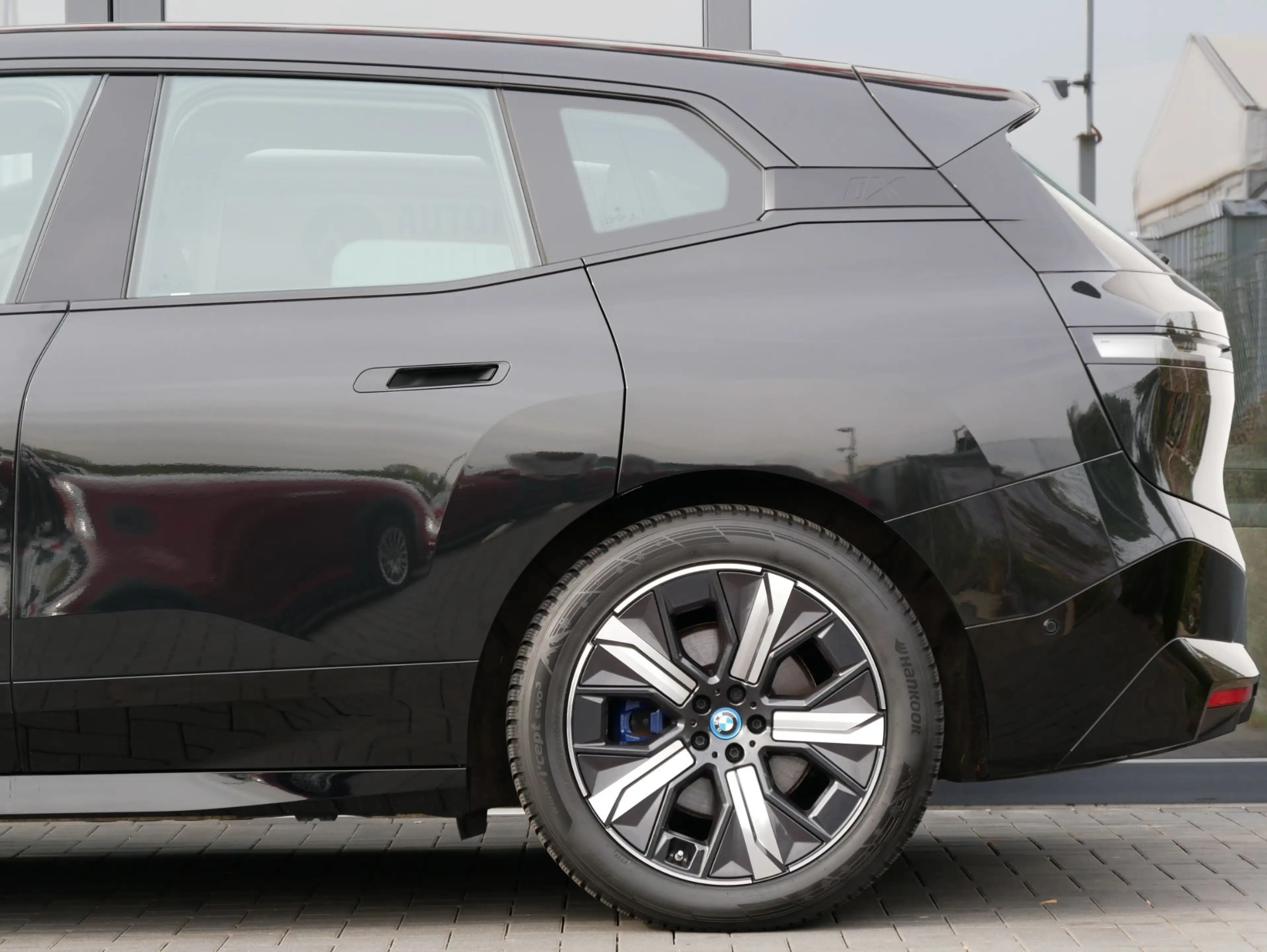BMW iX xDrive40 1. HAND HEAD UP — photo 14