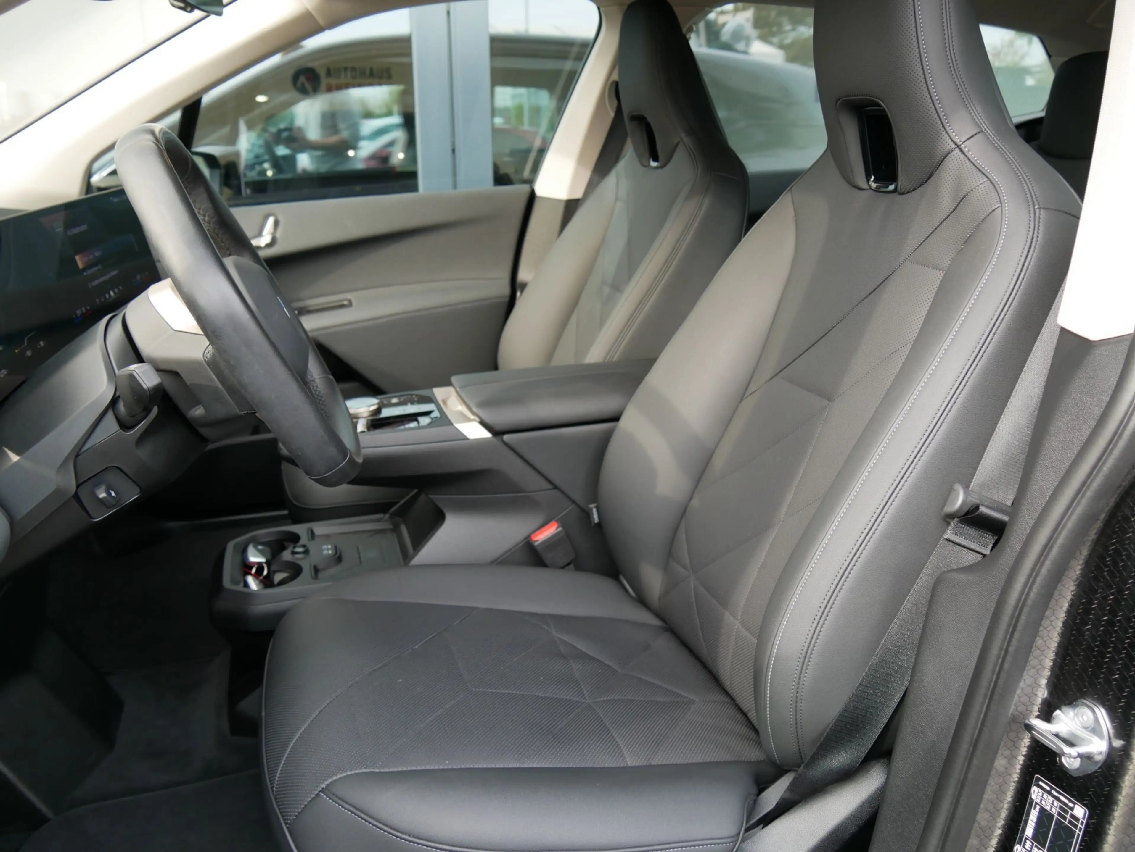 BMW iX xDrive40 1. HAND HEAD UP — photo 15