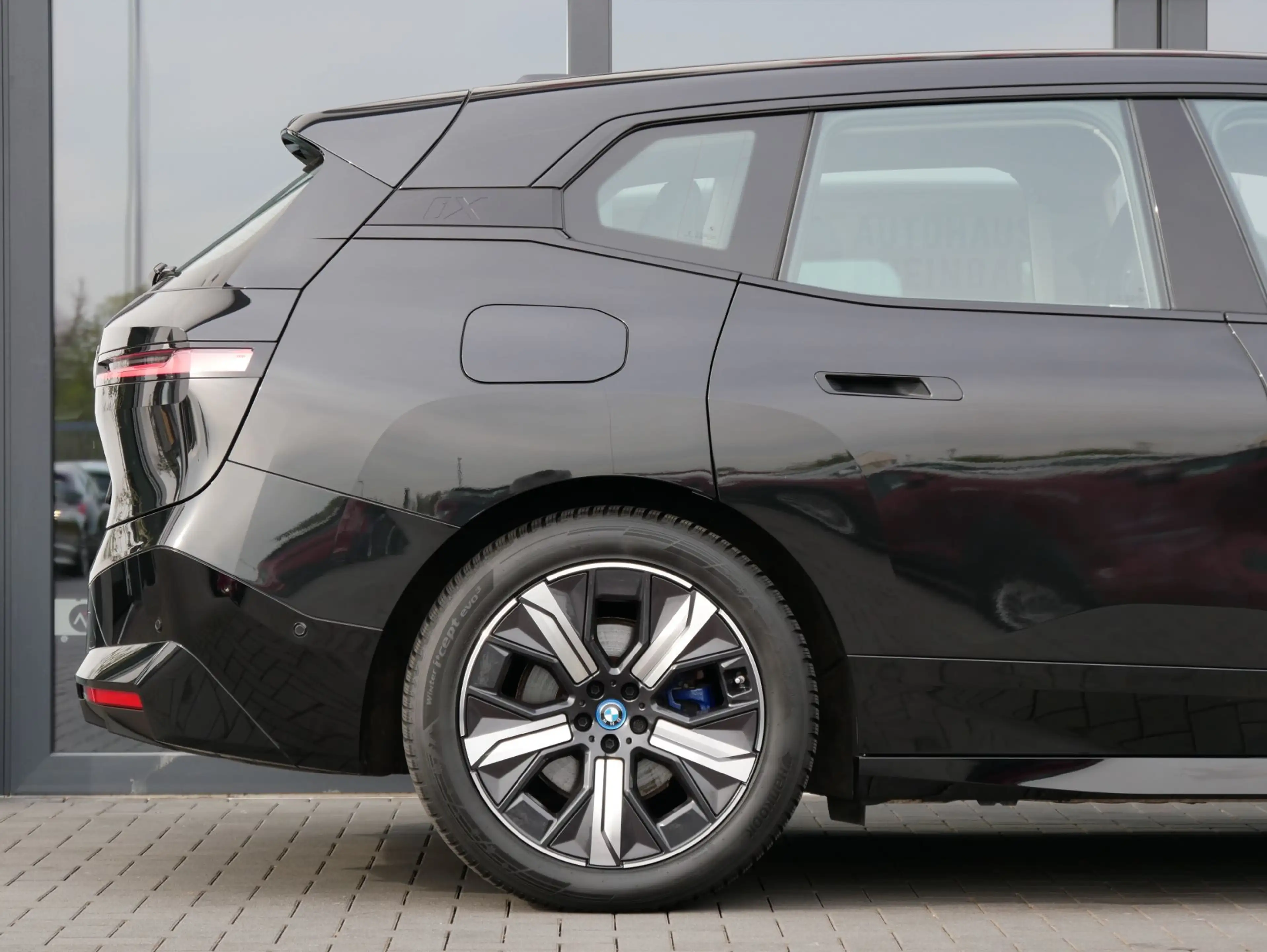 BMW iX xDrive40 1. HAND HEAD UP — photo 10