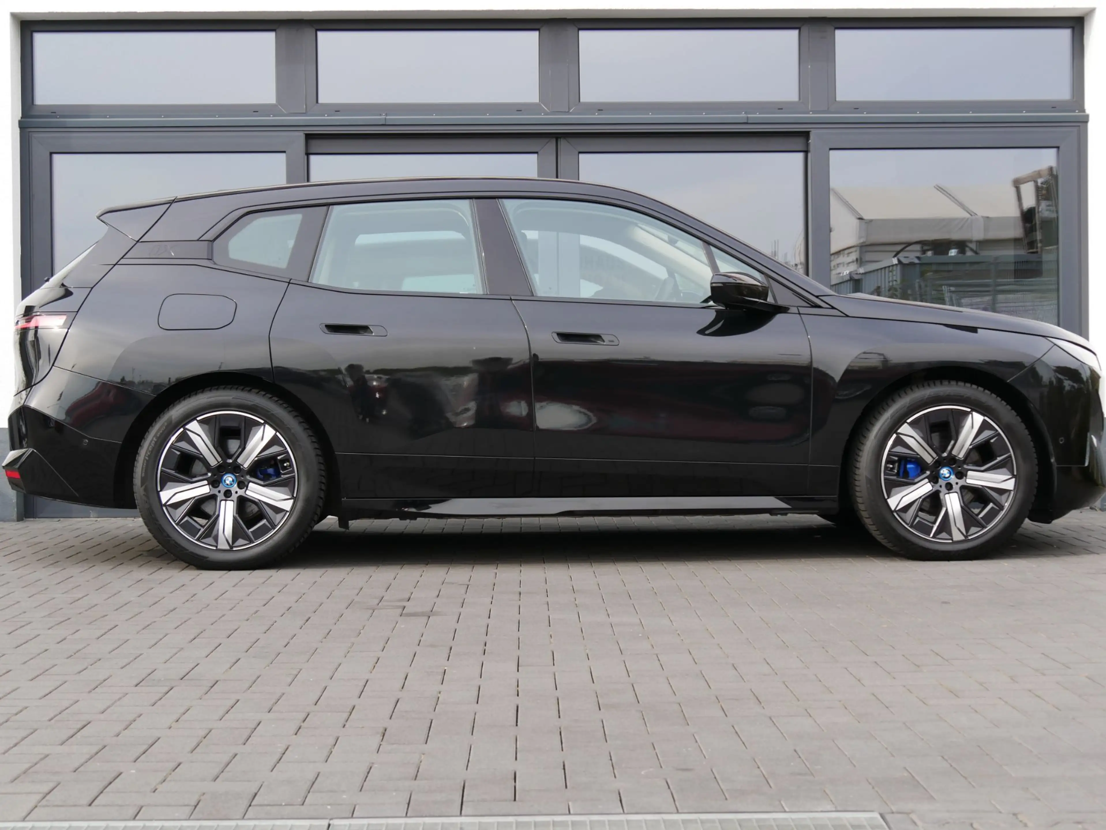 BMW iX xDrive40 1. HAND HEAD UP — photo 9