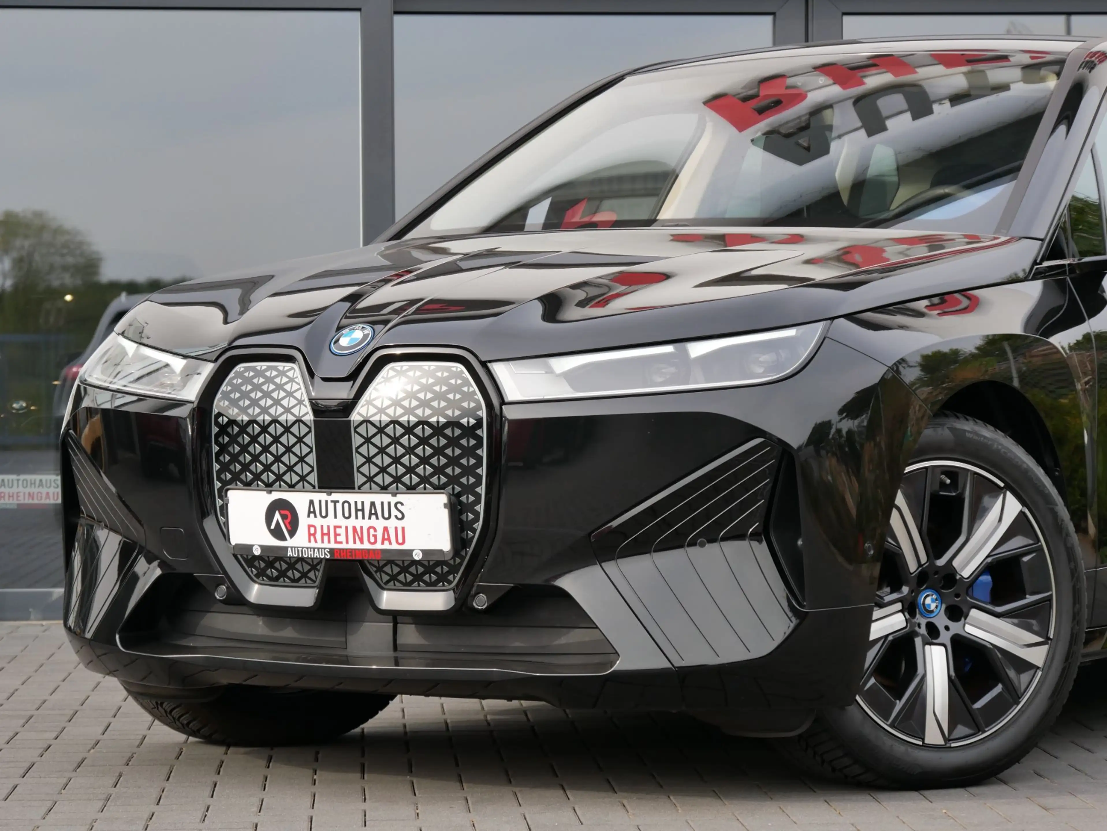 BMW iX xDrive40 1. HAND HEAD UP — photo 2