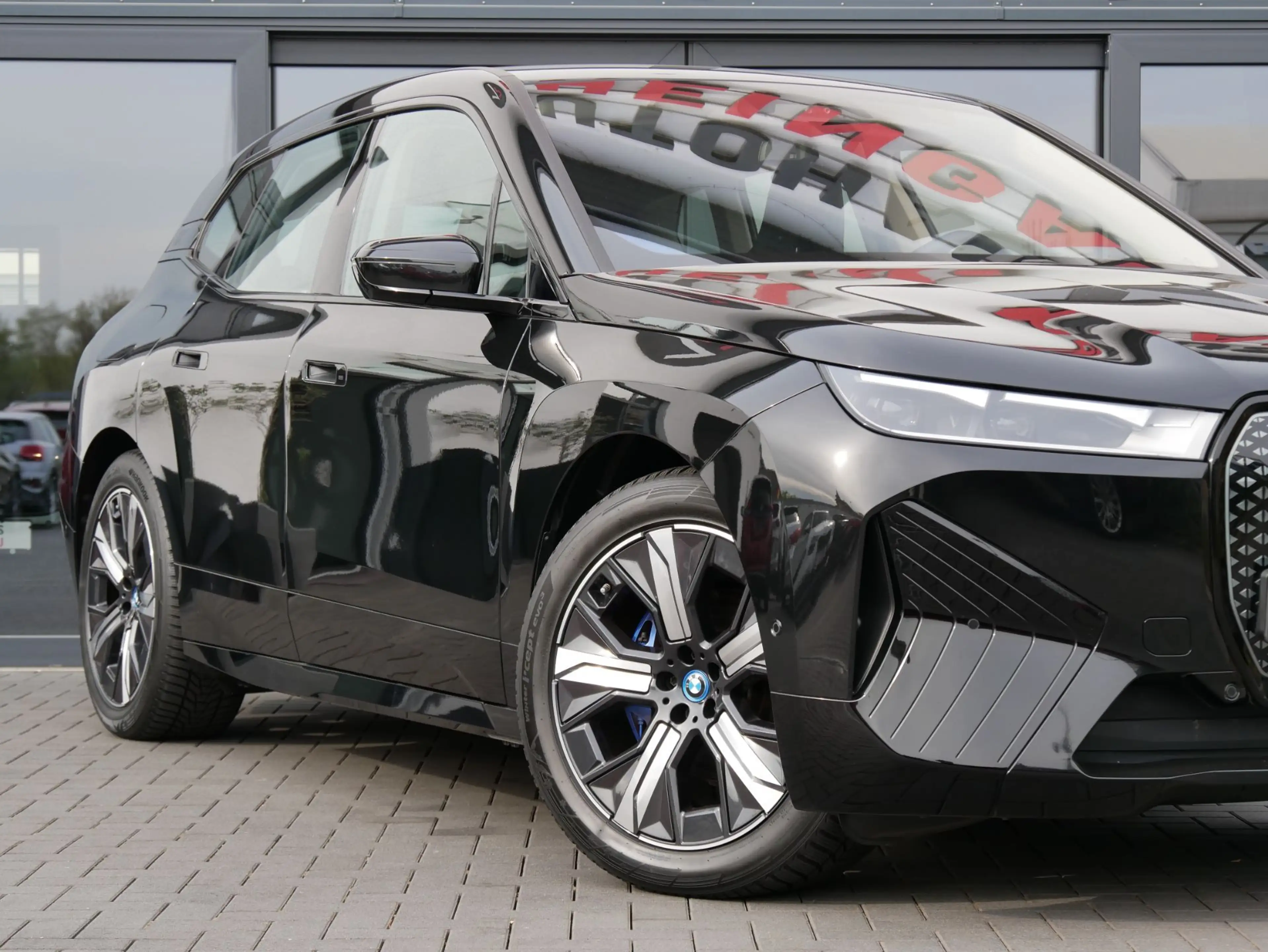BMW iX xDrive40 1. HAND HEAD UP — photo 8