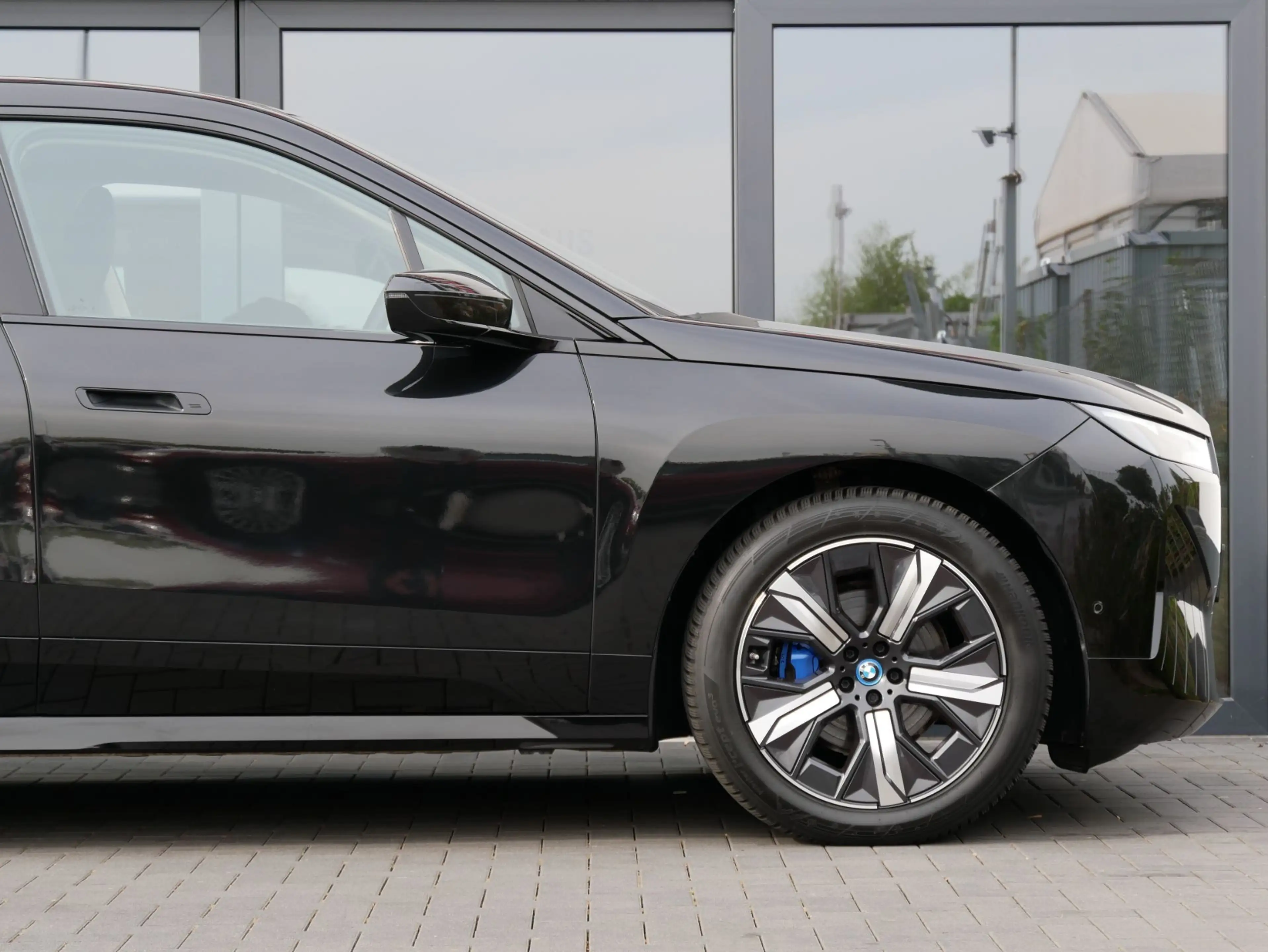 BMW iX xDrive40 1. HAND HEAD UP — photo 11