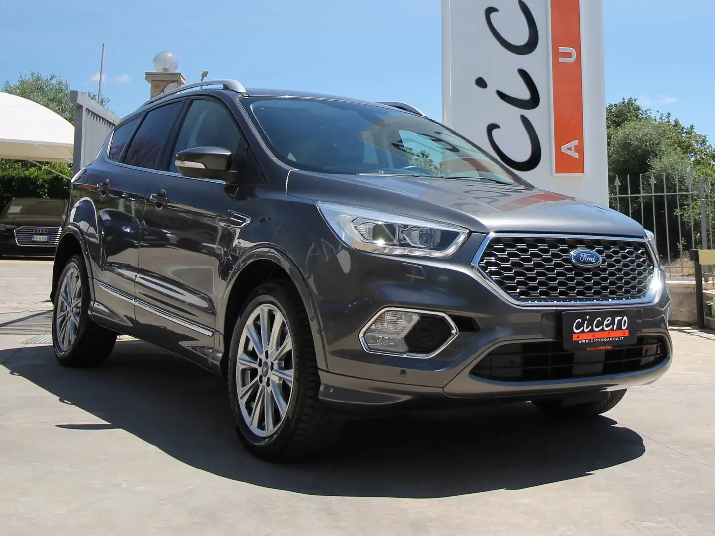 Ford Kuga 2.0 tdci Vignale 180cv powershift | 2018 Gris - 1