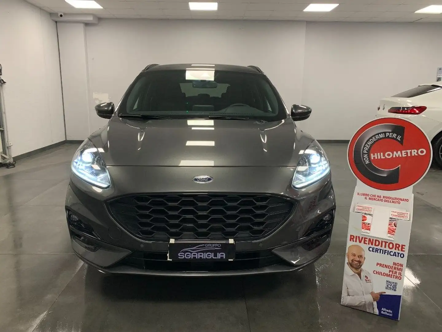 Ford Kuga 2.0 Diesel Automatico ST-Line X StraFull 2WD Gris - 2