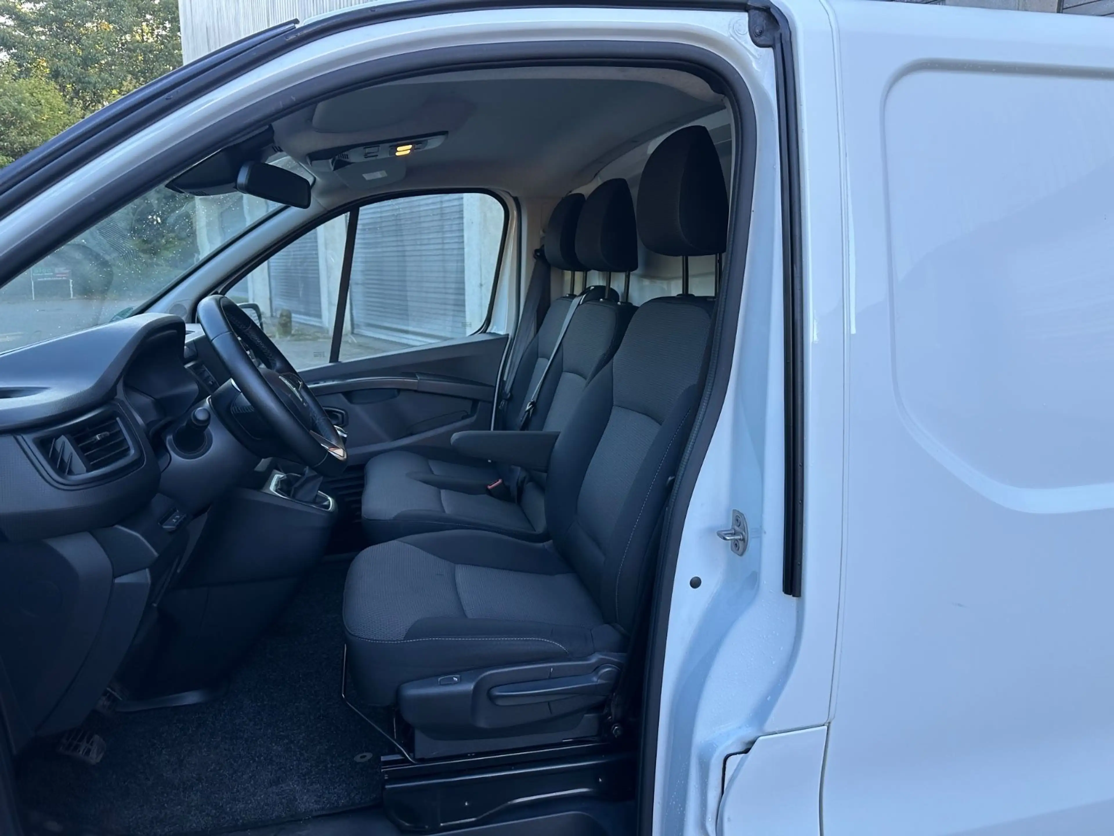 Renault Trafic 2.0DCI Kasten L2H1 3.0t LED*PDC*R.Cam*AHK — photo 5