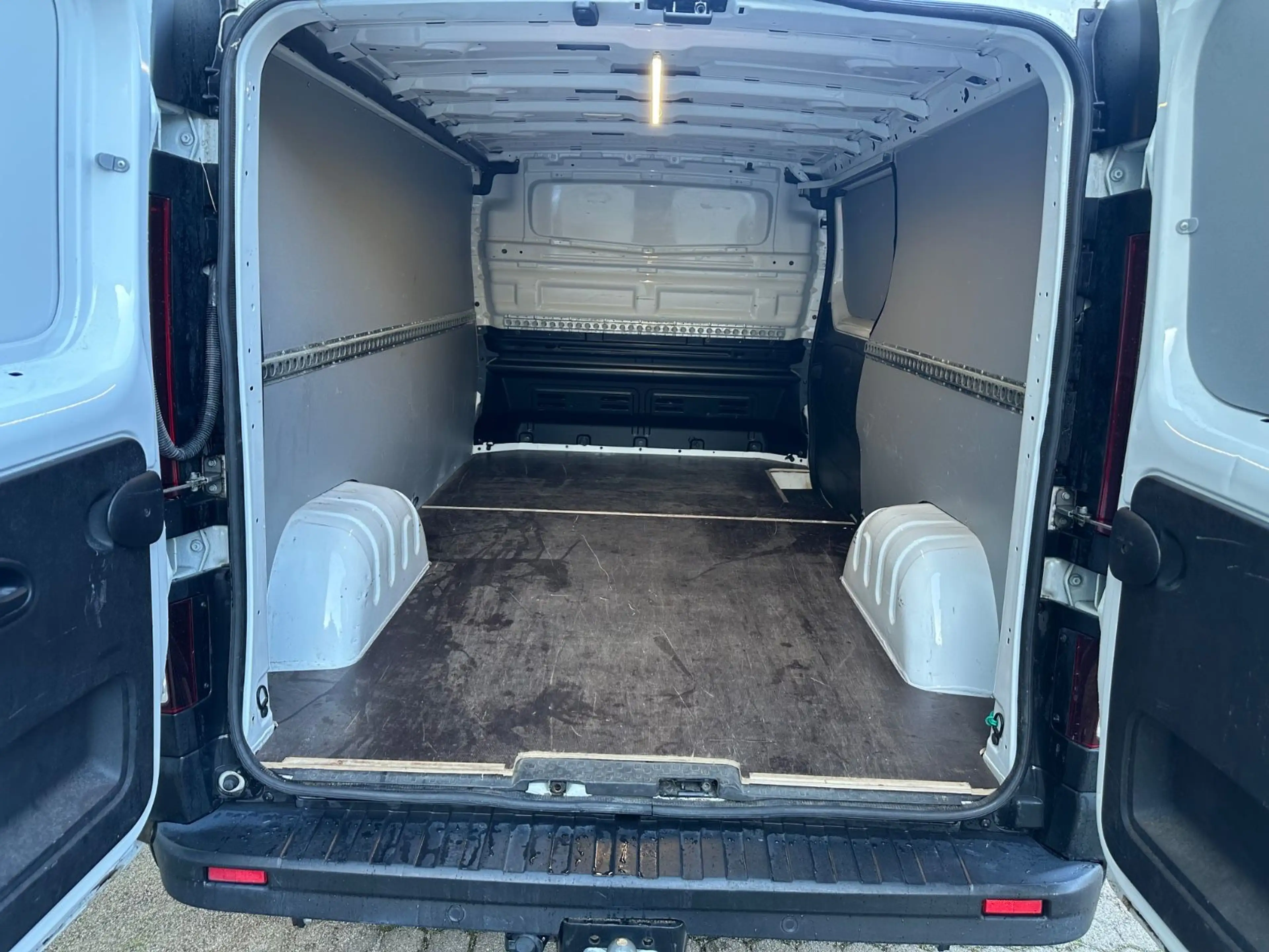 Renault Trafic 2.0DCI Kasten L2H1 3.0t LED*PDC*R.Cam*AHK — photo 9