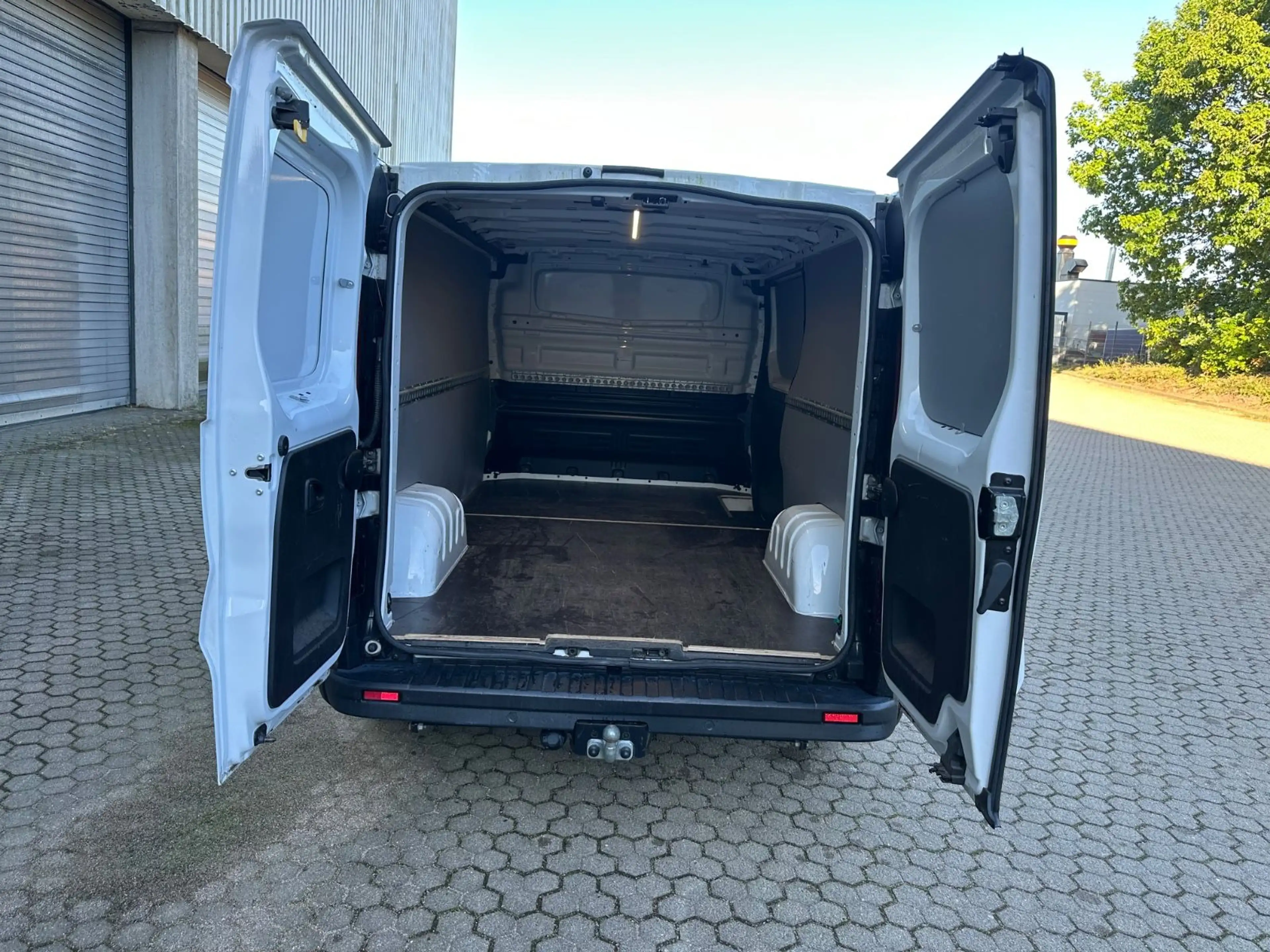 Renault Trafic 2.0DCI Kasten L2H1 3.0t LED*PDC*R.Cam*AHK — photo 8