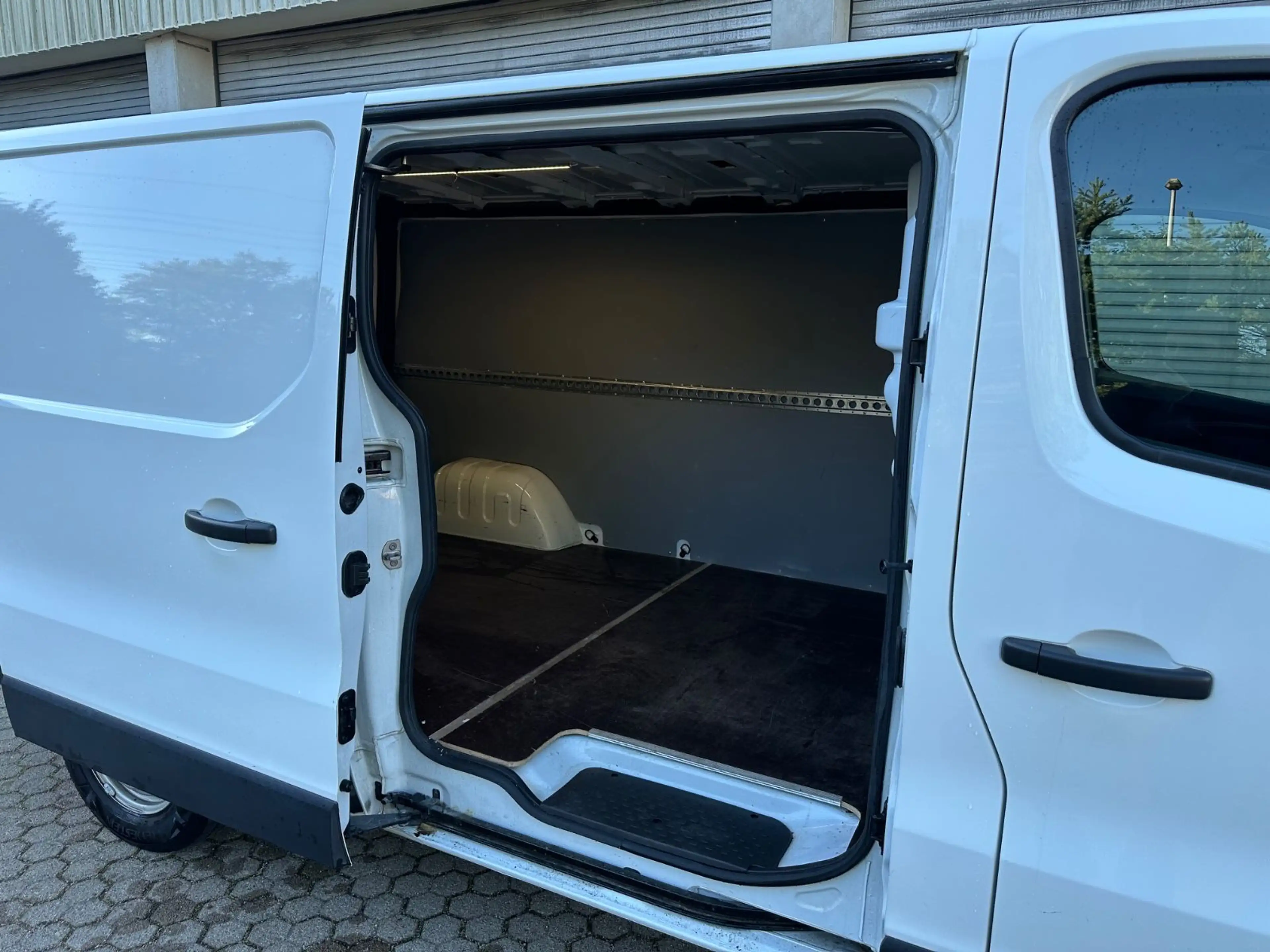 Renault Trafic 2.0DCI Kasten L2H1 3.0t LED*PDC*R.Cam*AHK — photo 7