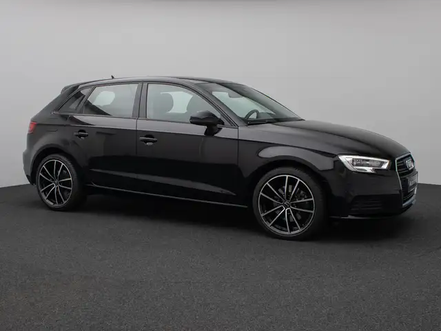 Audi A3 view 4