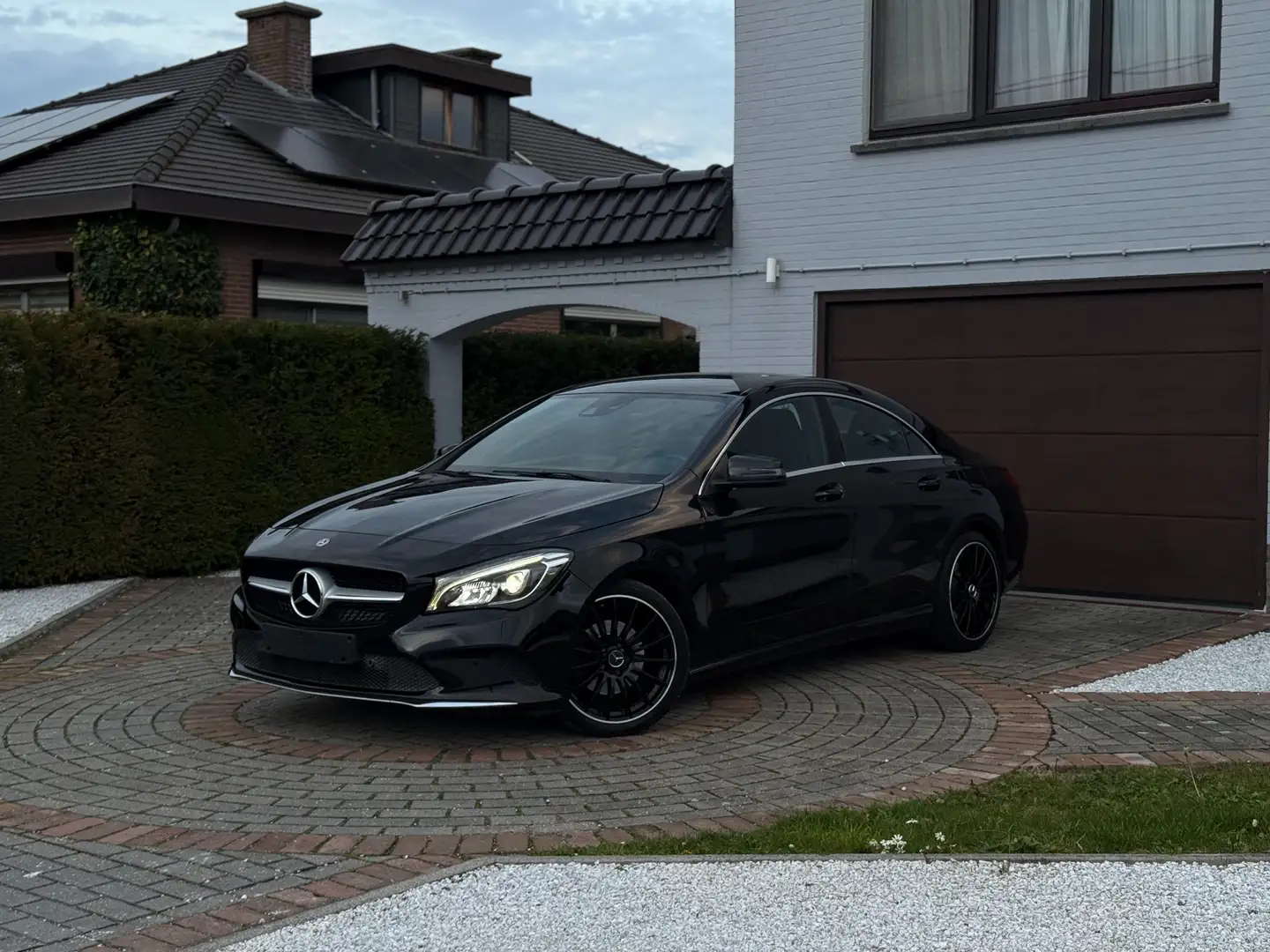 Mercedes-Benz CLA 180 Kosmoszwart/LED/Carplay/Keyless/Airco/Parkassist Noir - 1