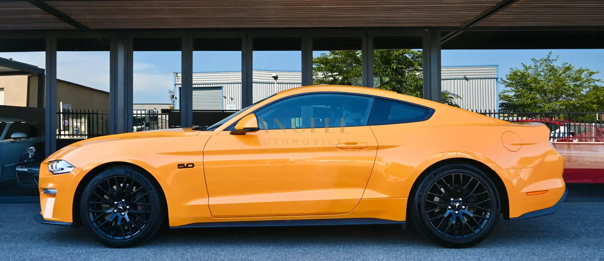 Ford Mustang Mustang Fastback V8 5.0 GT Oranje - 2