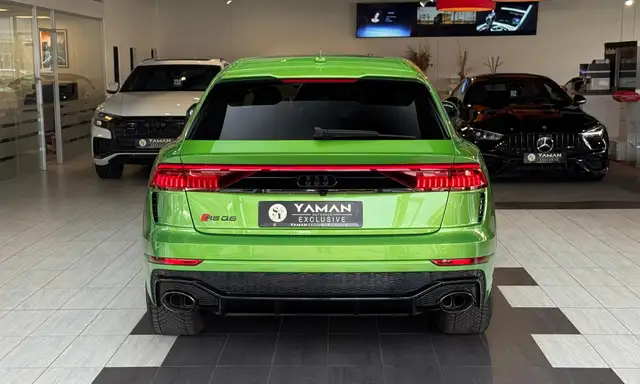 Audi RS Q8 view 7