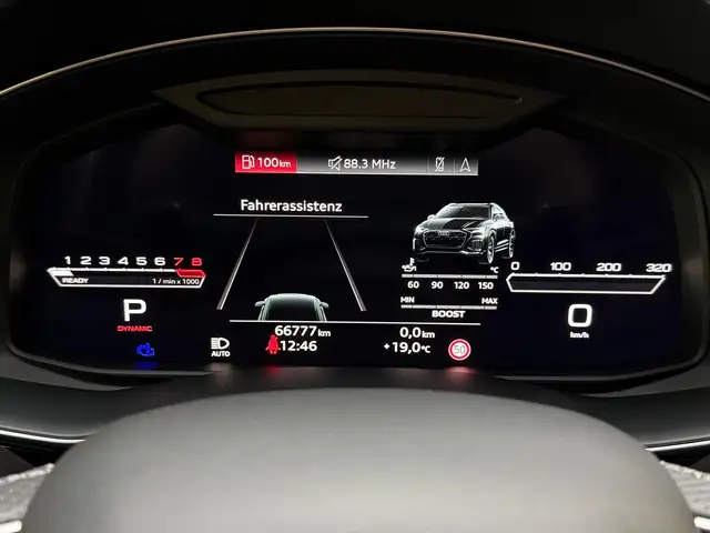 Audi RS Q8 view 15